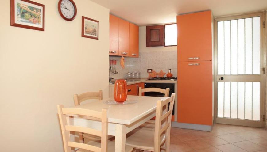 Melograno en Marsala — kitchen