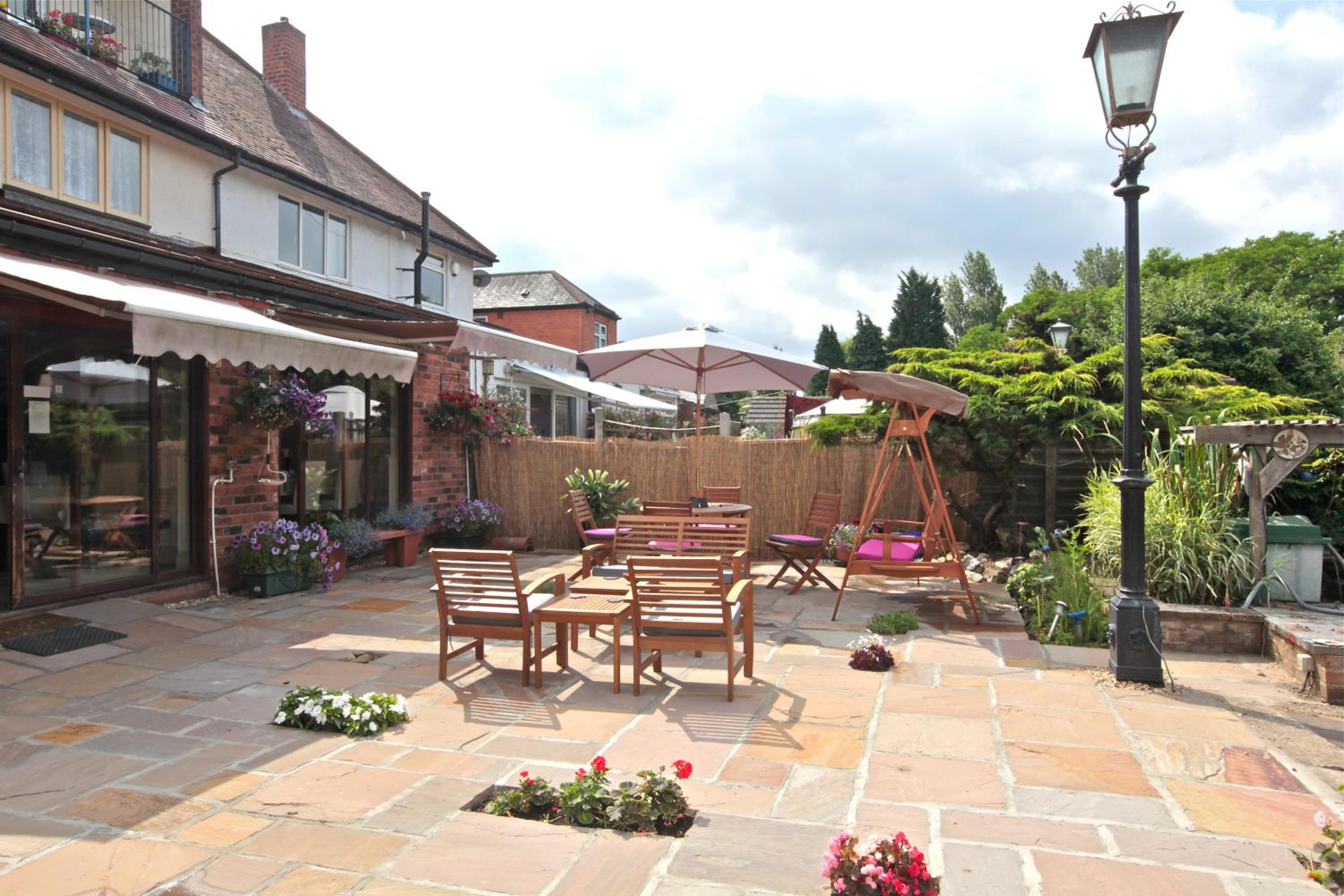 Acorn Guest House in Hull
