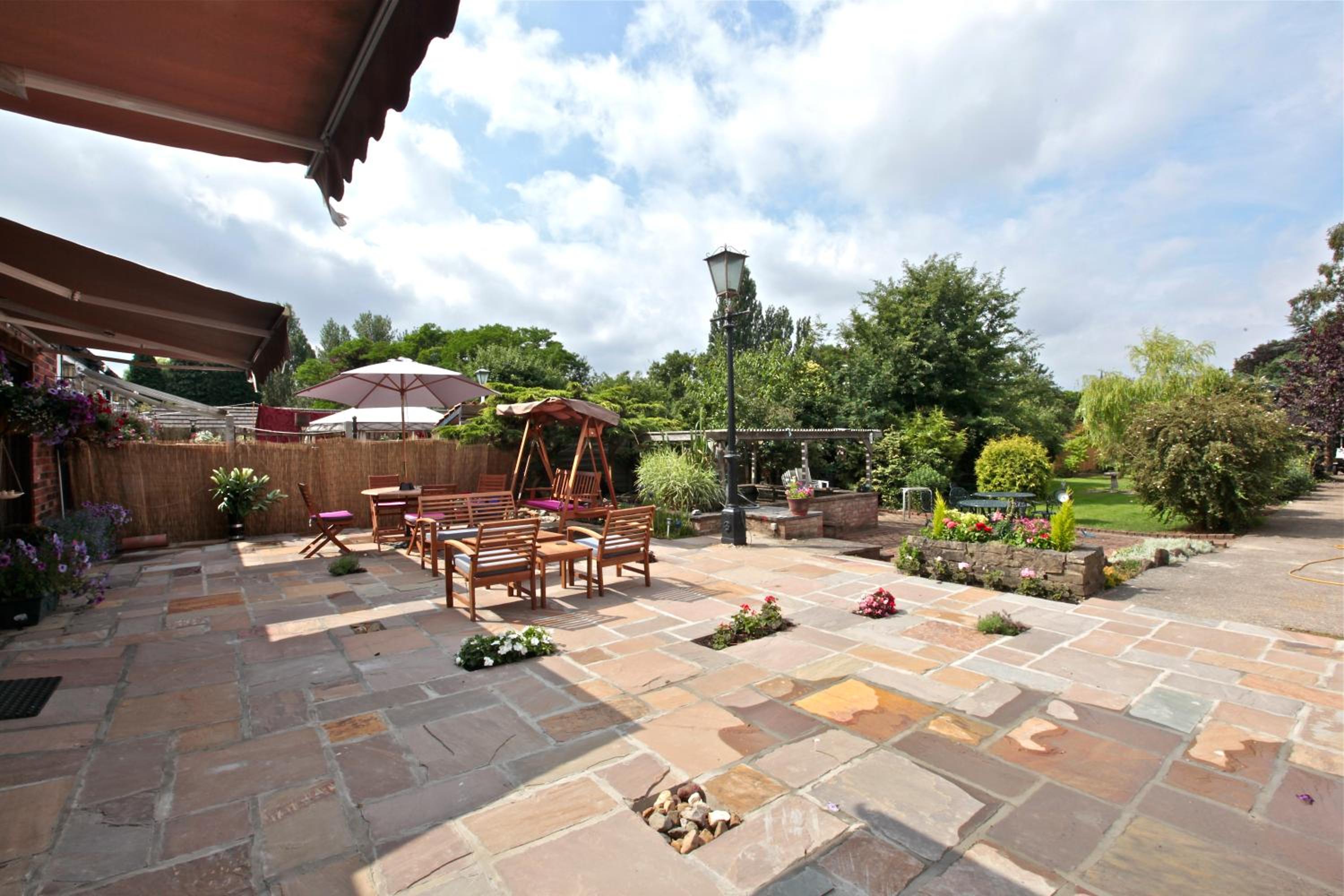 Acorn Guest House in Hull