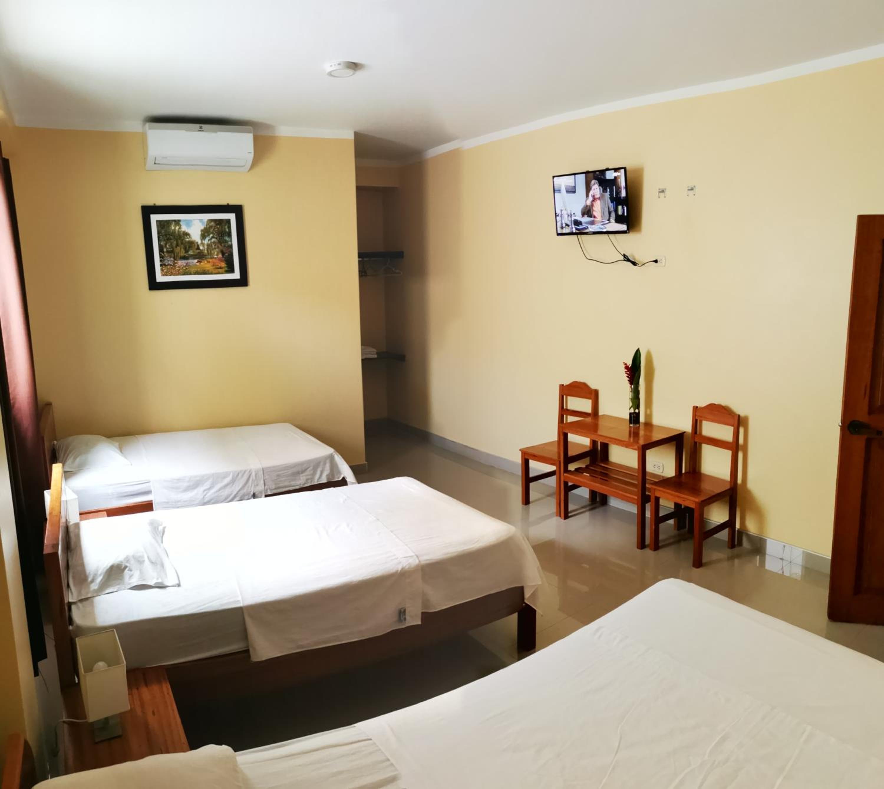 Hostal Cordillera Azul