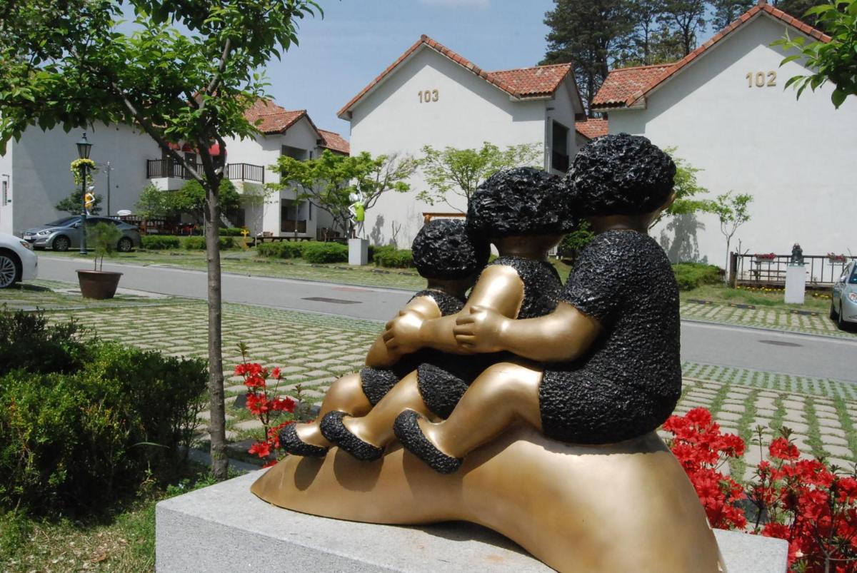 Meta Pension, DamYang