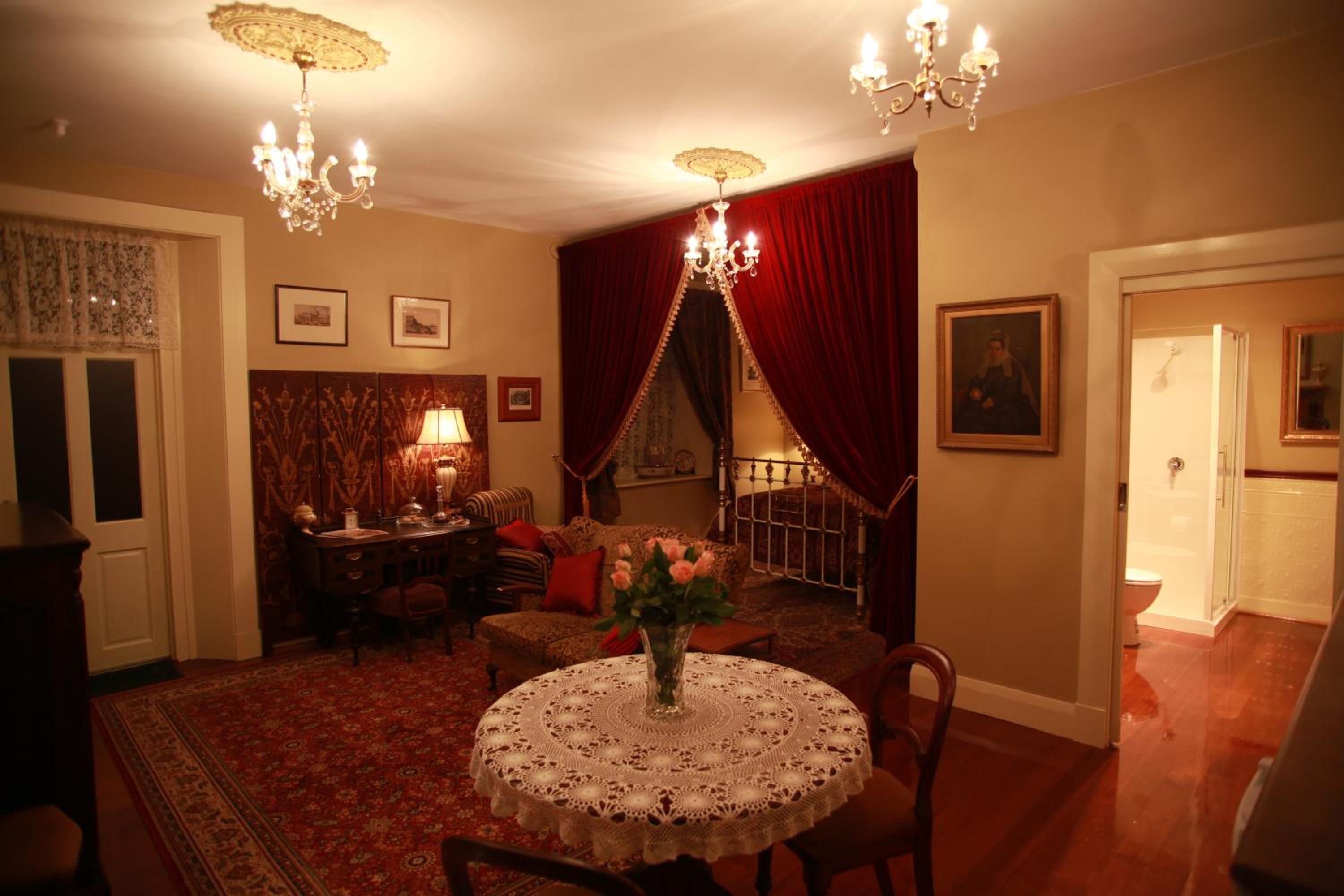 Blakes Manor Self Contained Heritage Accommodation