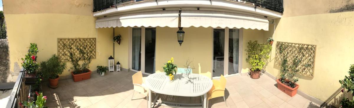 Flowers House photo 2