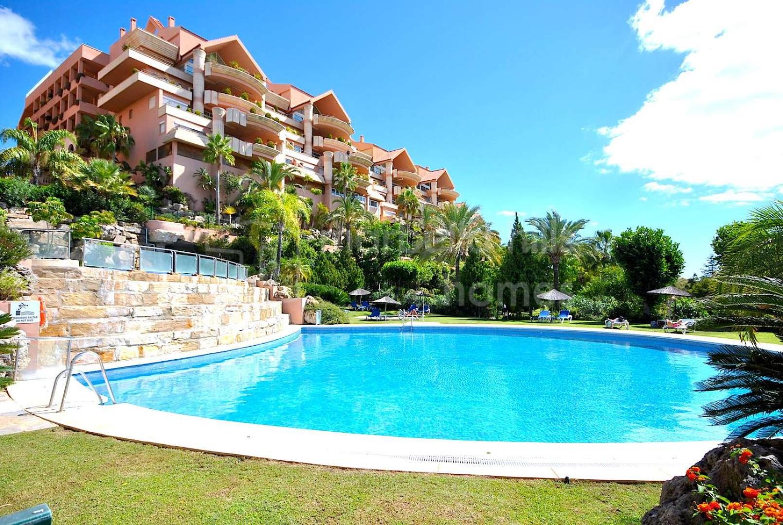 Hotel Magna Marbella - Apartamento de Lujo y golf en zona de Puerto Banús - Image 1