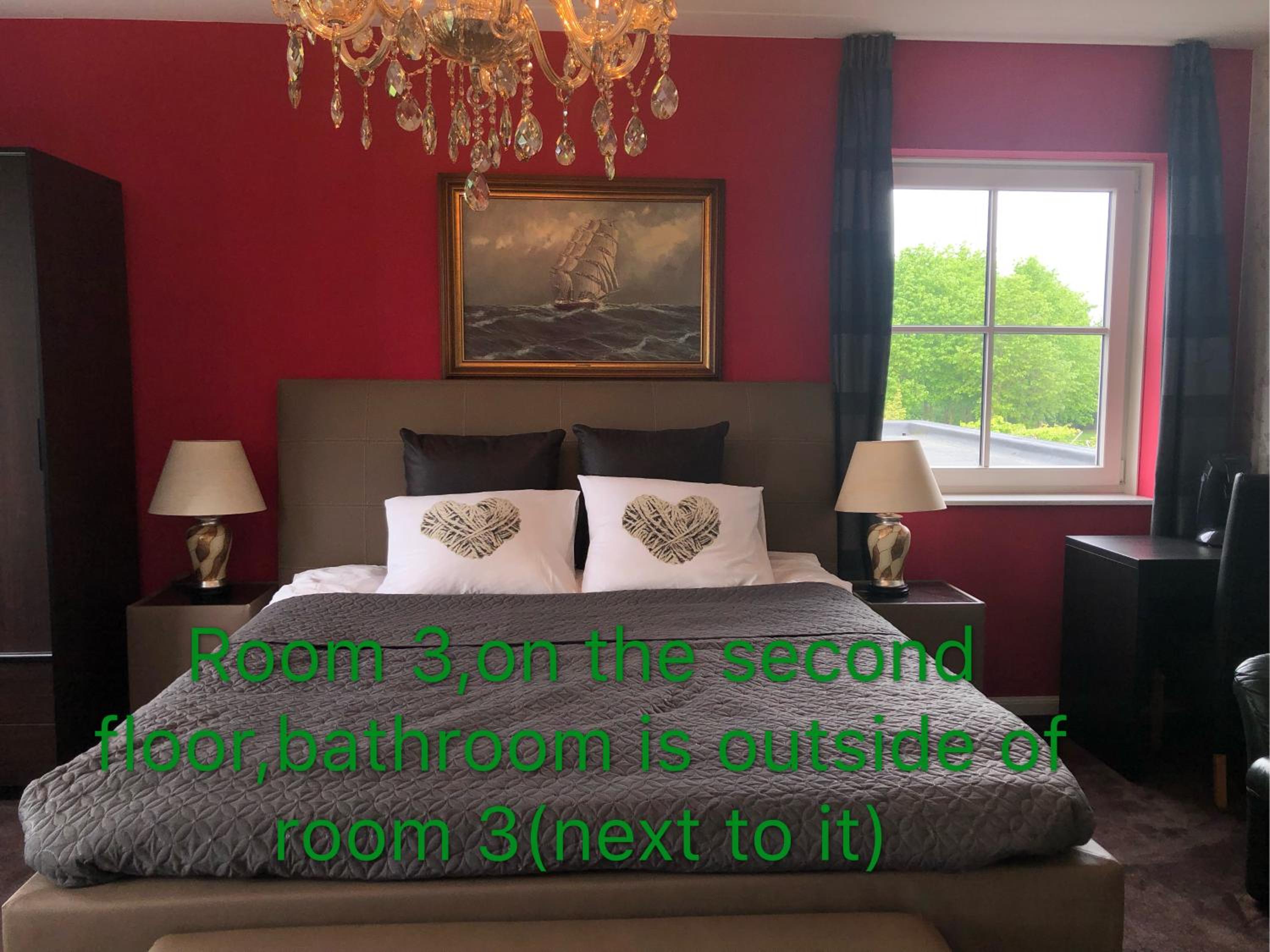 B&B nancy in holland met eigen badkamer , Jacuzzi niet inclusief , independent bathroom jacuzzi not included view 2