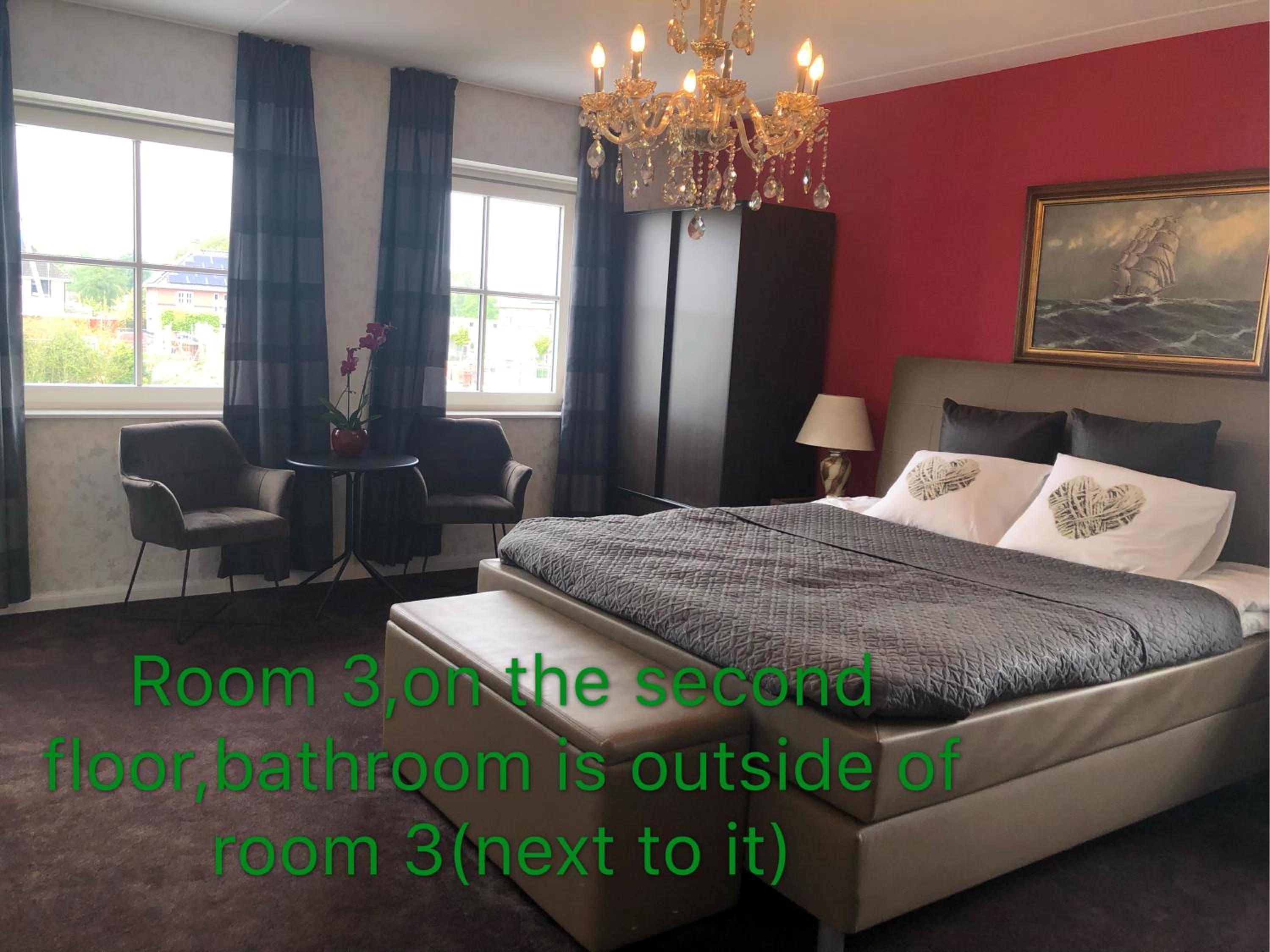 B&B nancy in holland met eigen badkamer , Jacuzzi niet inclusief , independent bathroom jacuzzi not included view 3