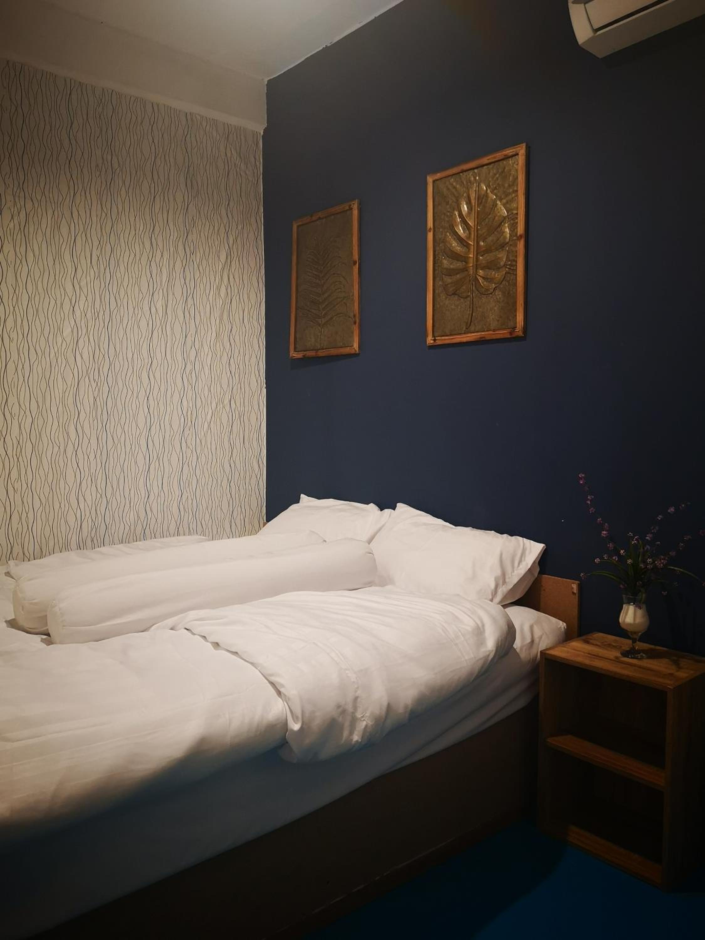 D​ Luck​ Hostel