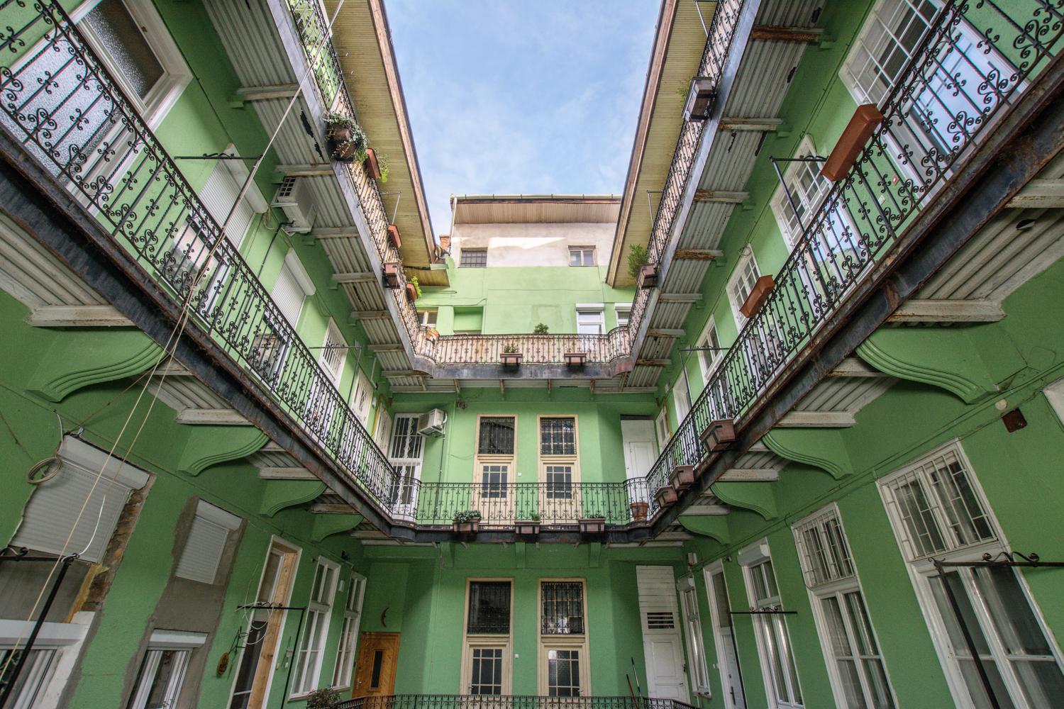 Heart Apartment with FREE Private Parking