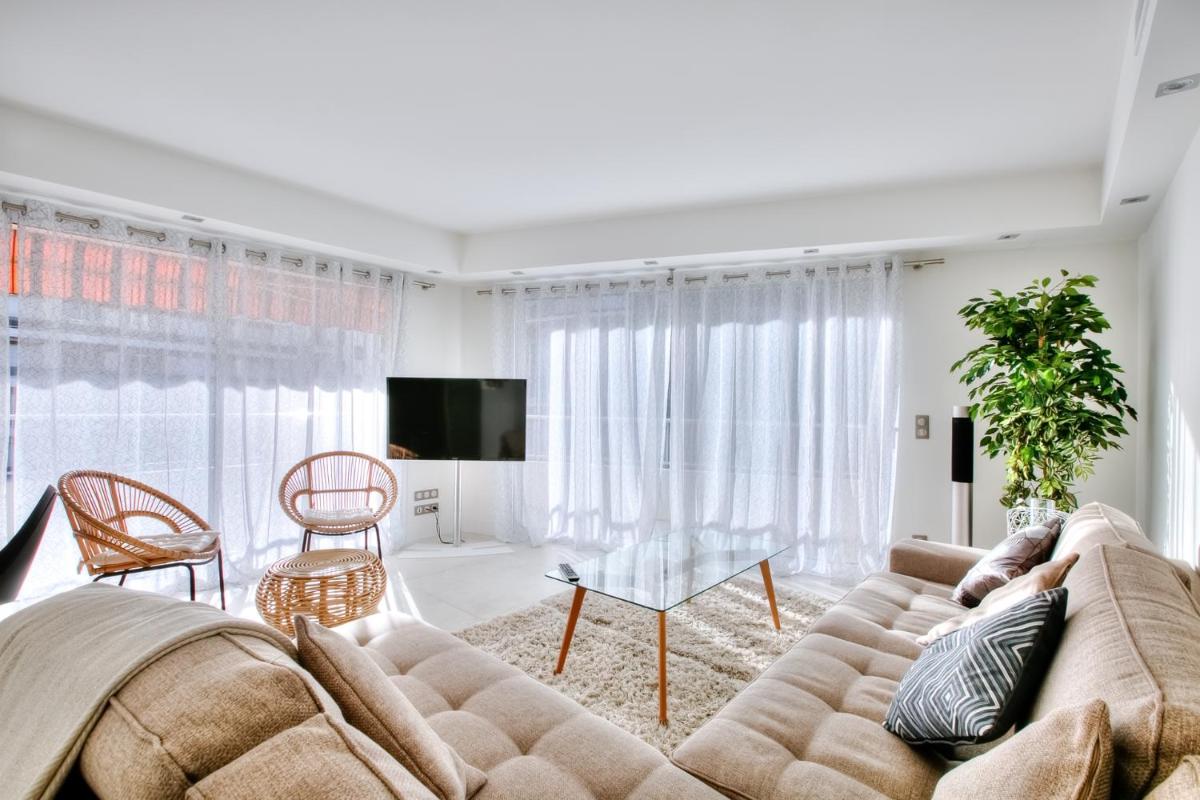 Magnifique appartement rénové 1mn des plages view 2