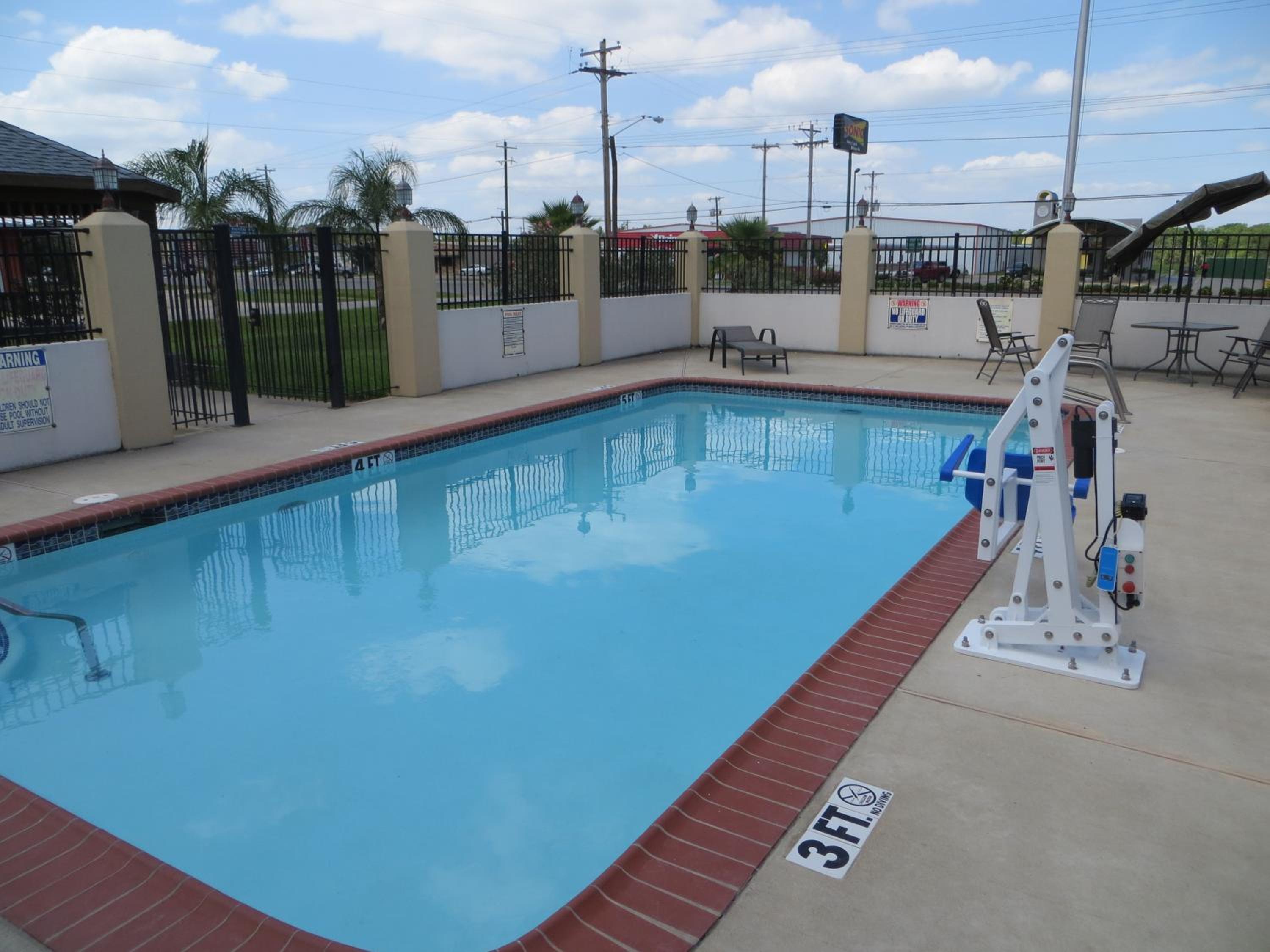 Executive Inn & Suites West Columbia view 2