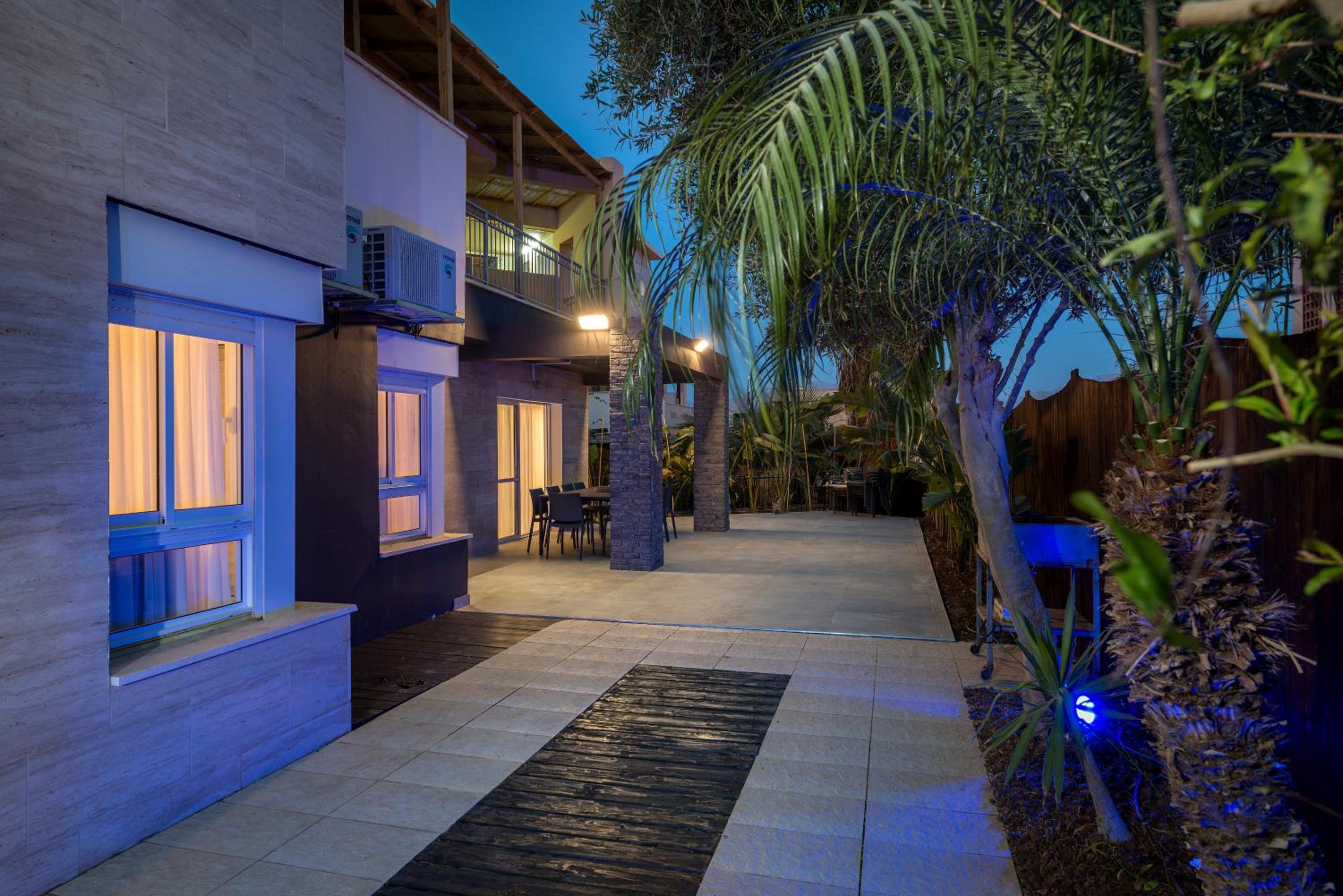 GEFFEN Luxury Apartments view 3