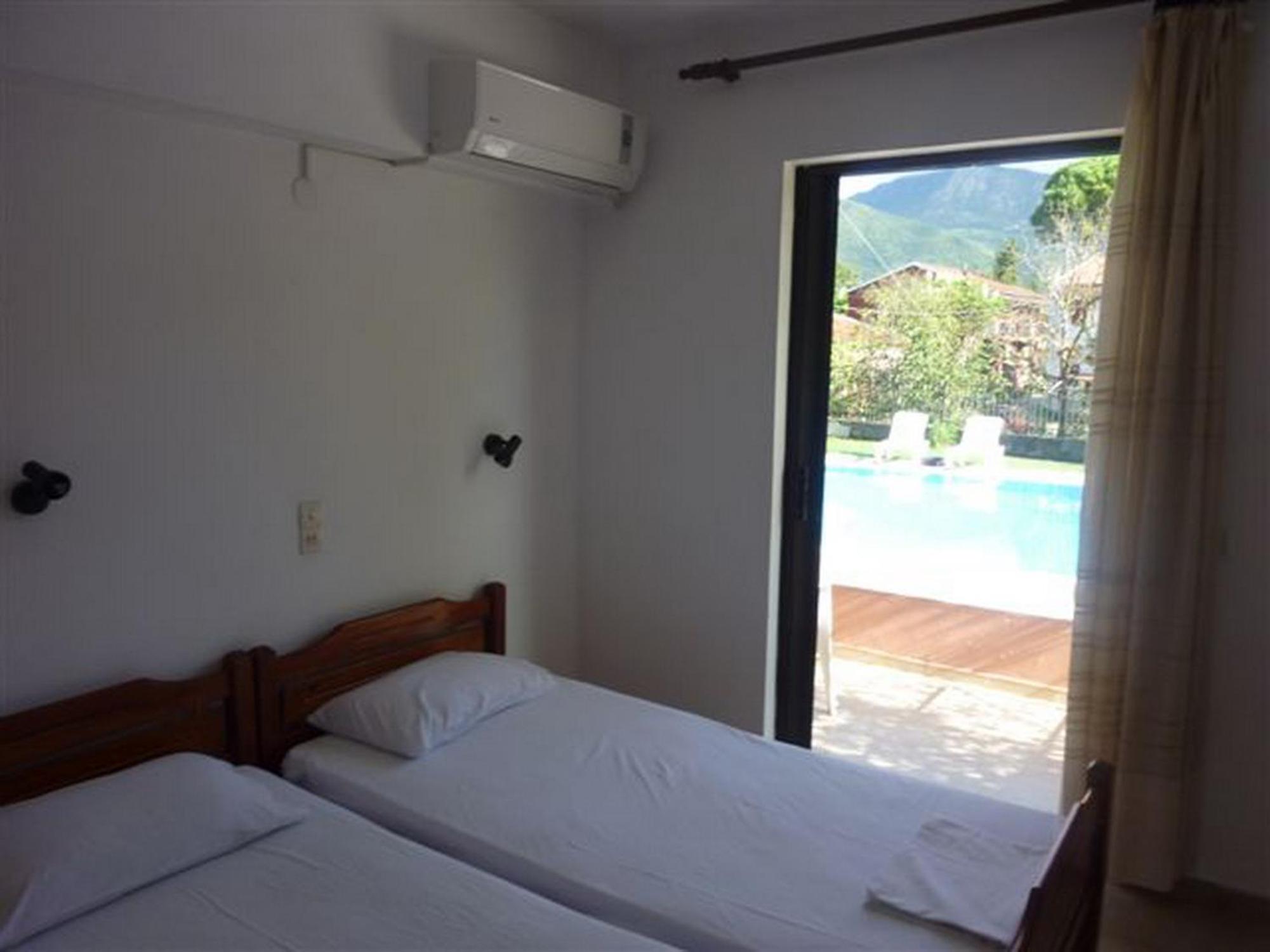 Stathis Apartments