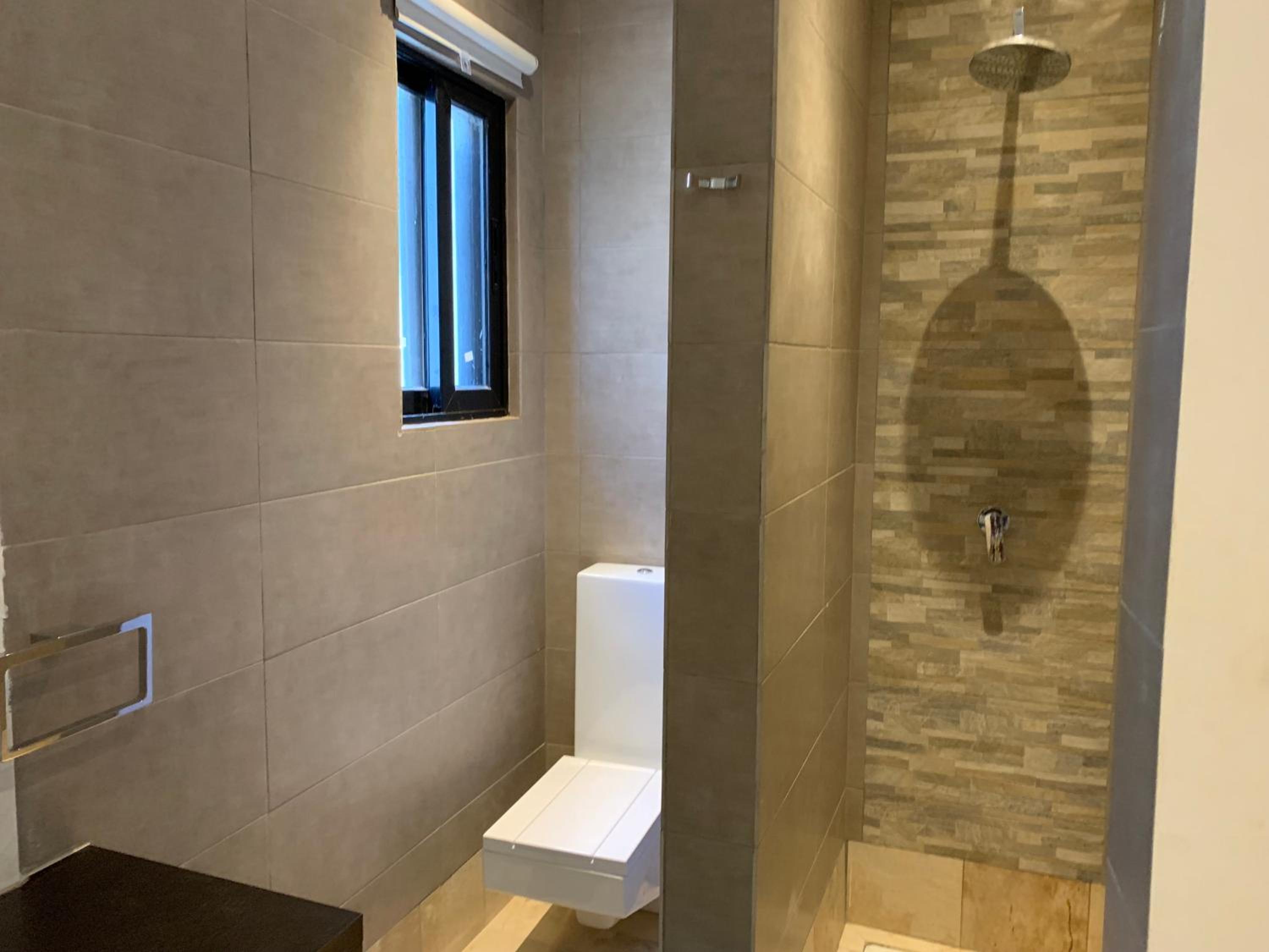 WATERFRONT FLAT