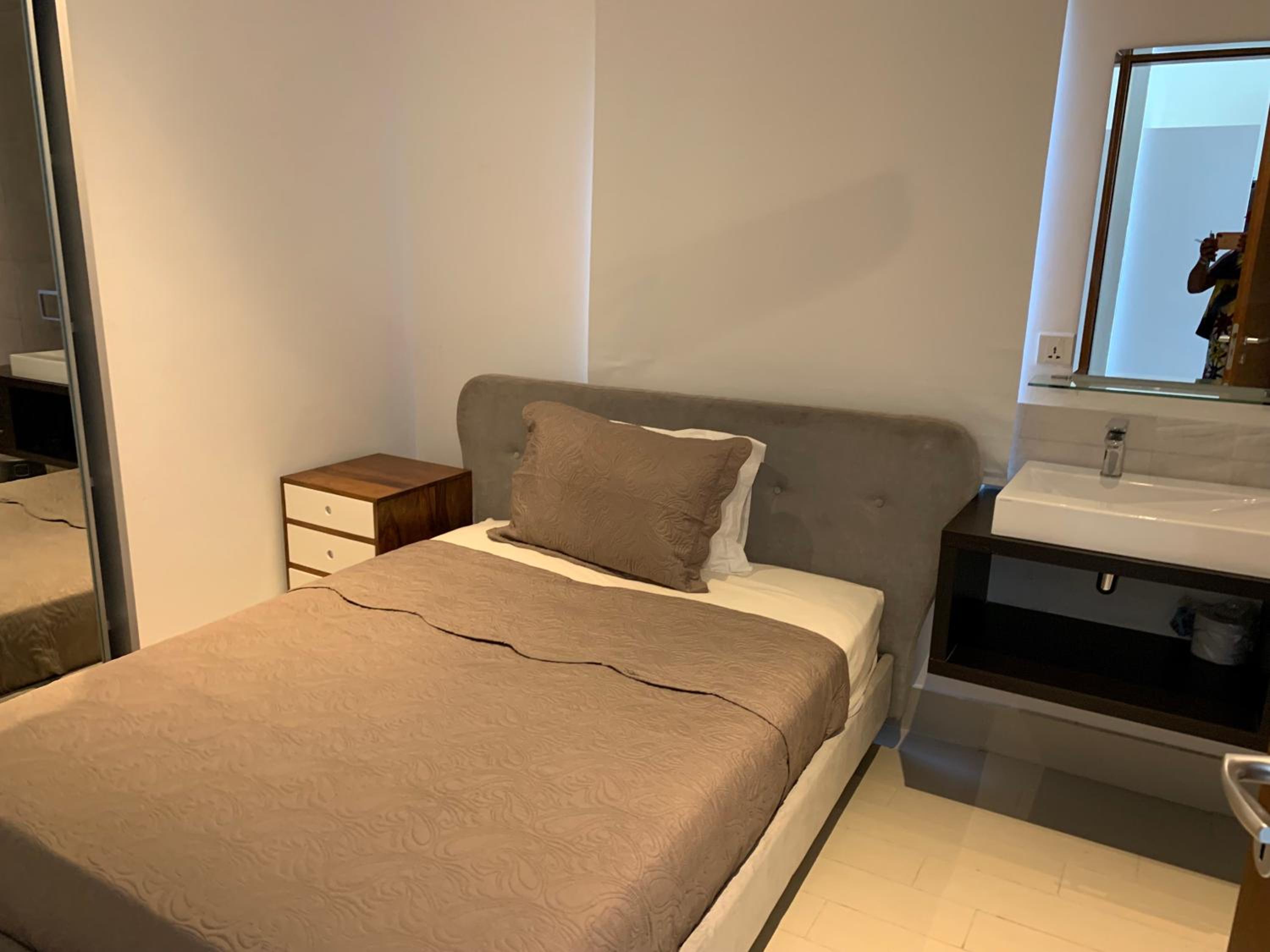 WATERFRONT FLAT