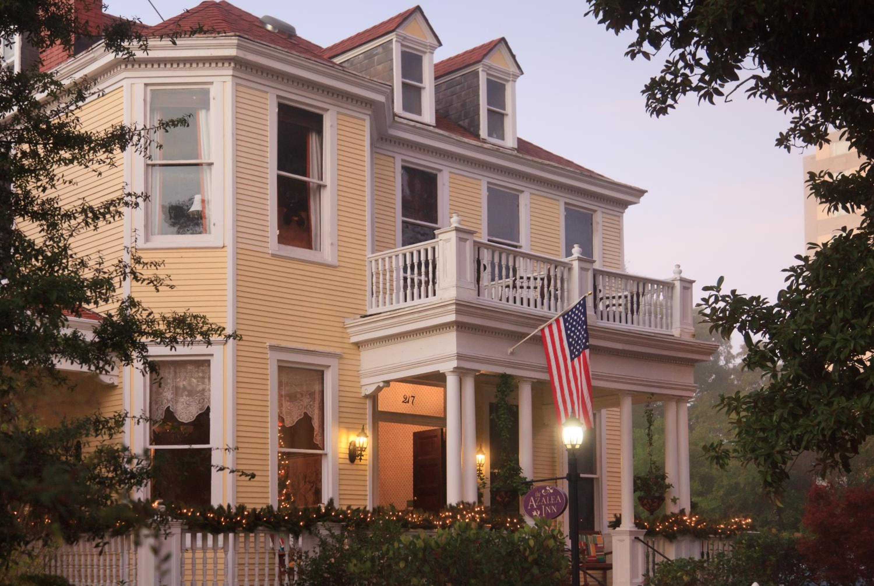 Azalea Inn and Villas