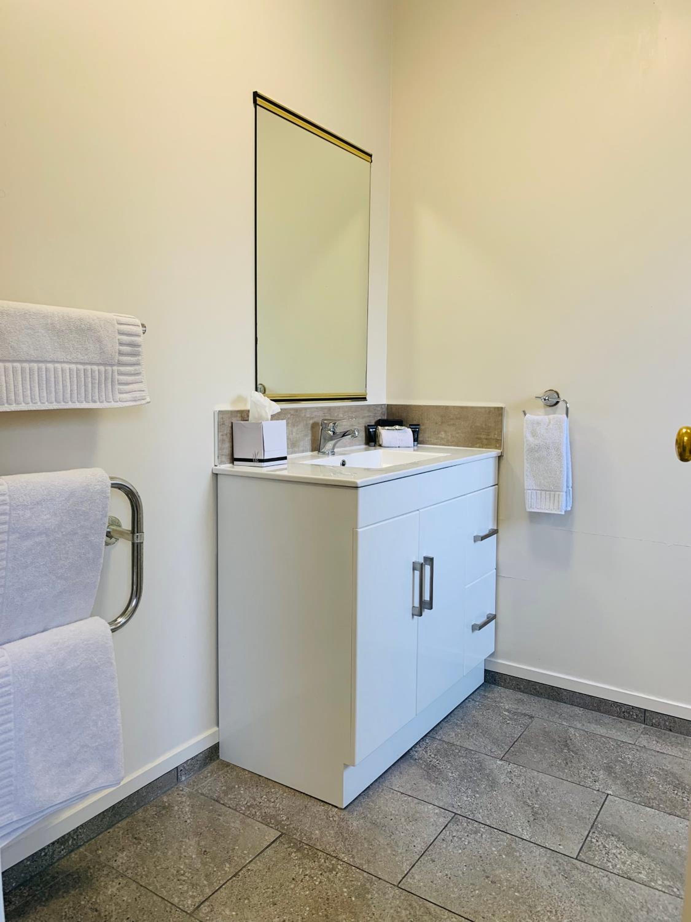 Kingswood Manor Motel