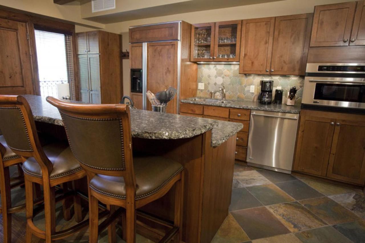 Innsbruck Aspen Deluxe Two-Bedroom Suite 02 w/ Hot tub, Centrally located view 2