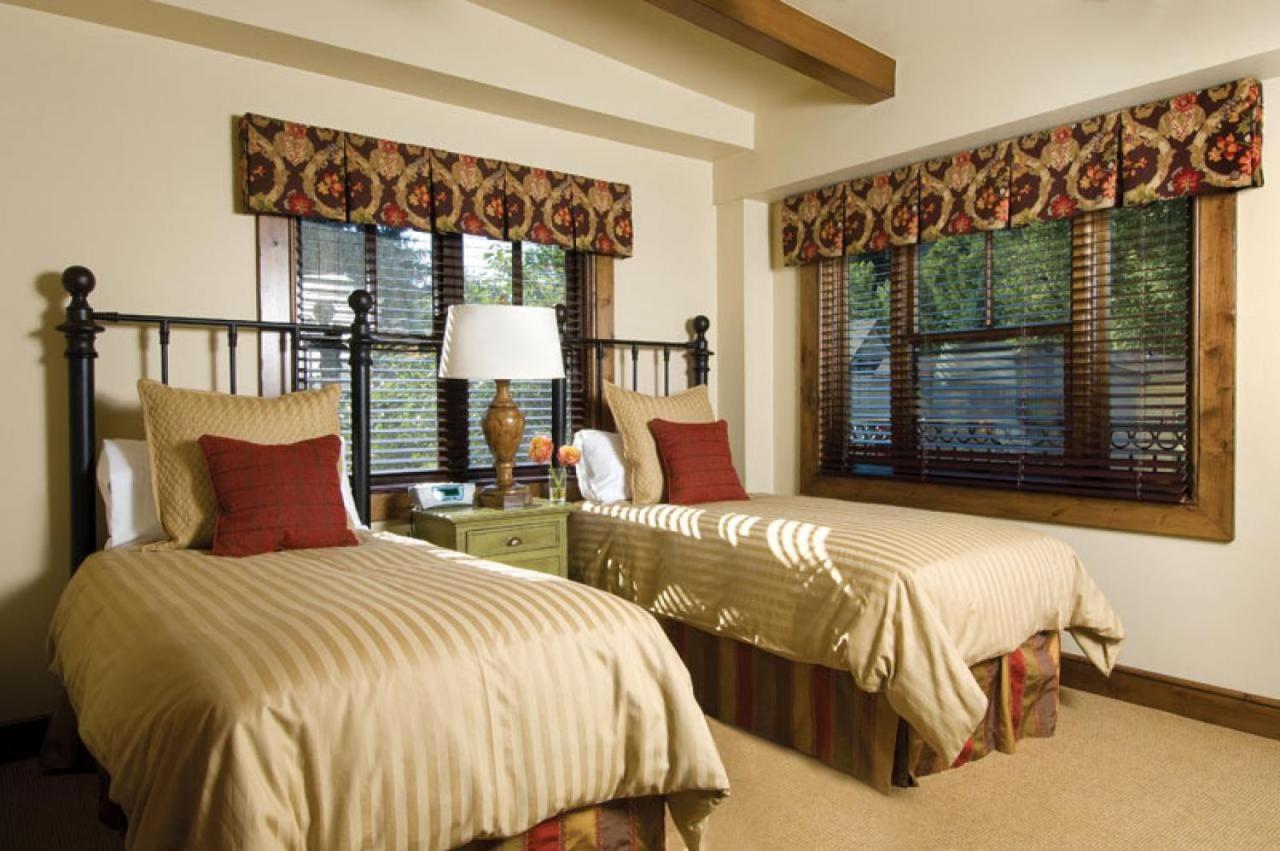 Innsbruck Aspen Deluxe Two-Bedroom Suite 02 w/ Hot tub, Centrally located view 3