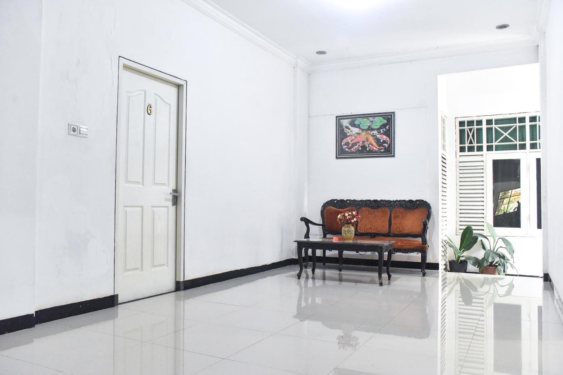 RedDoorz near Sultan Hasanuddin Airport 2 Makassar view 5