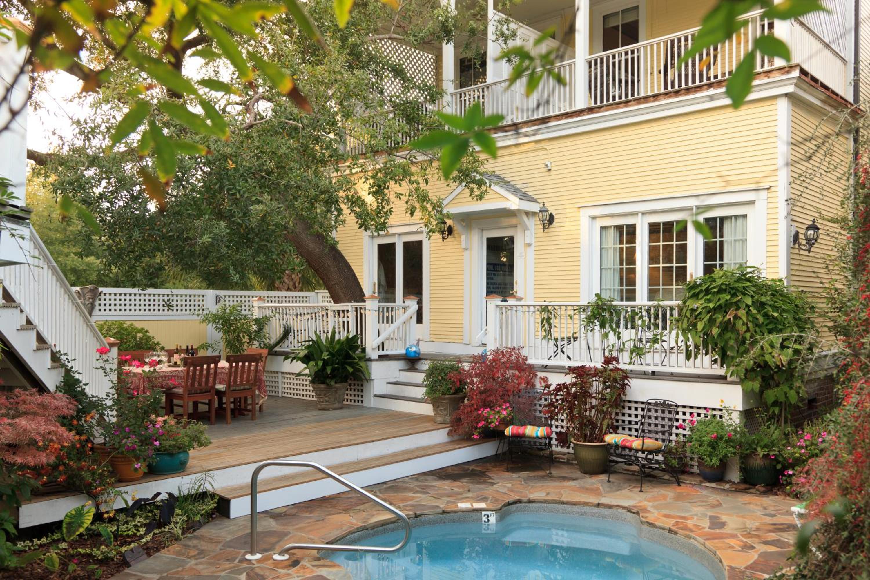 Azalea Inn and Villas