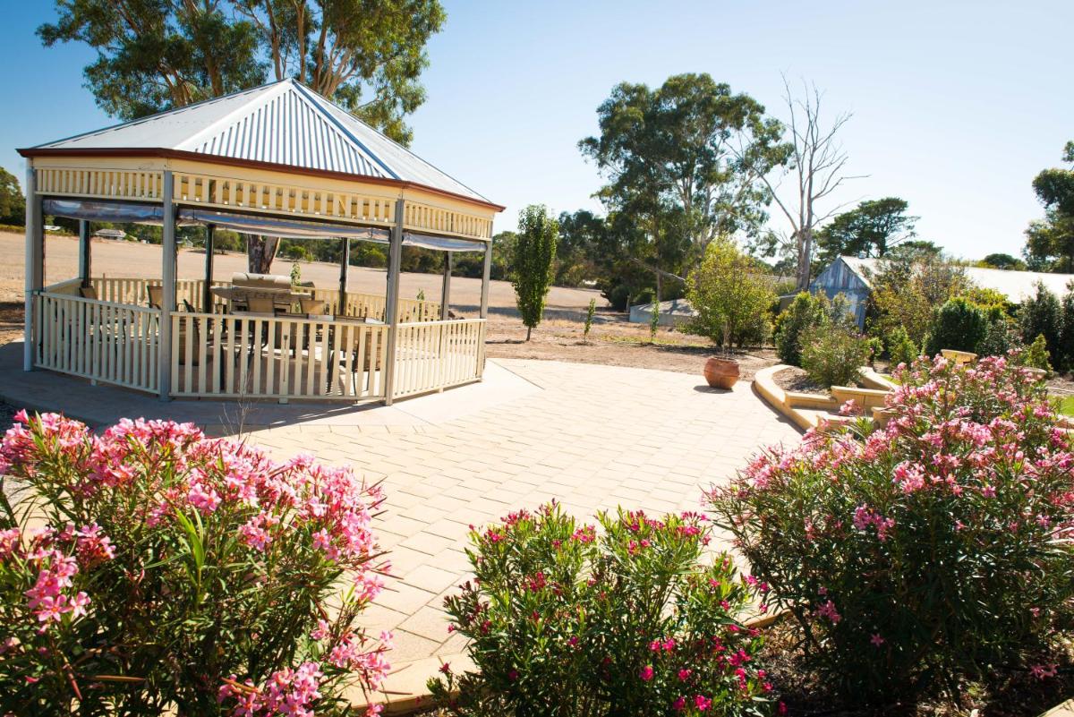Barossa Vineyard Cottages view 5