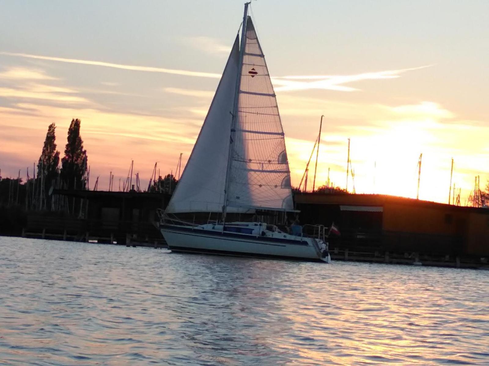 Pfahlbau Sunset I Toplage Elektroboot inklusive