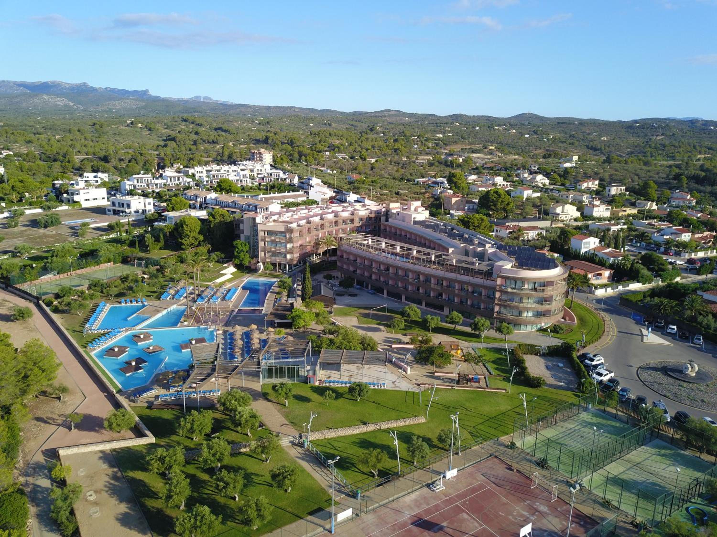 Ohtels Les Oliveres en Perelló — building