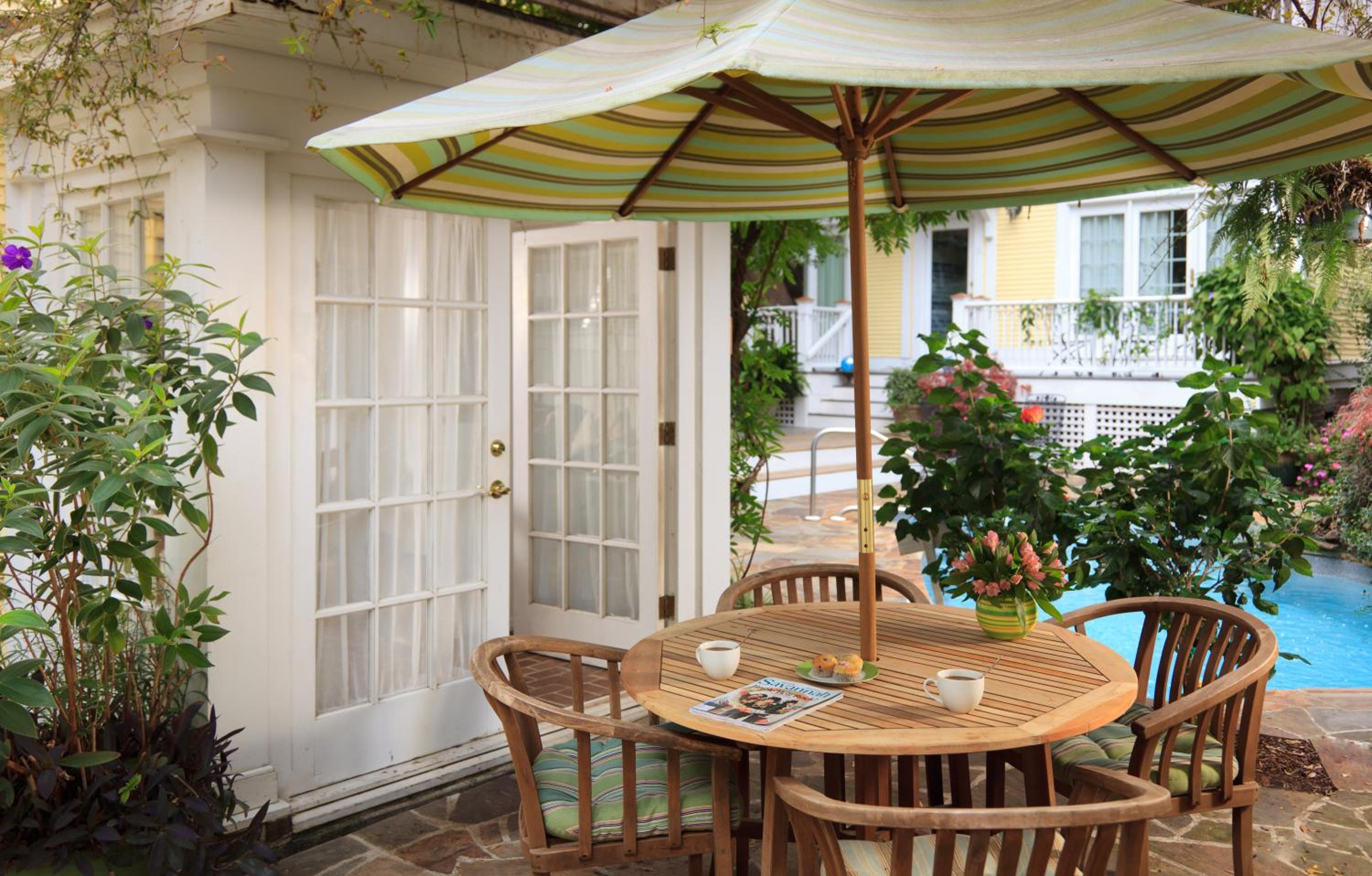 Azalea Inn and Villas