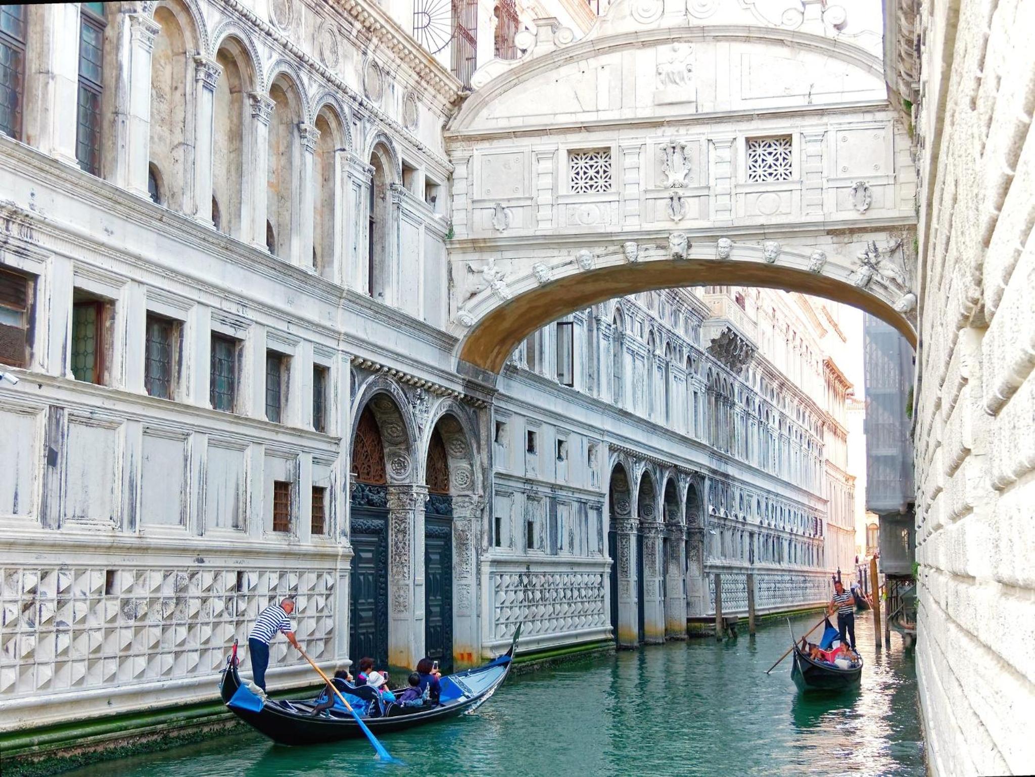 CA ZULIAN amazing canal view apartment