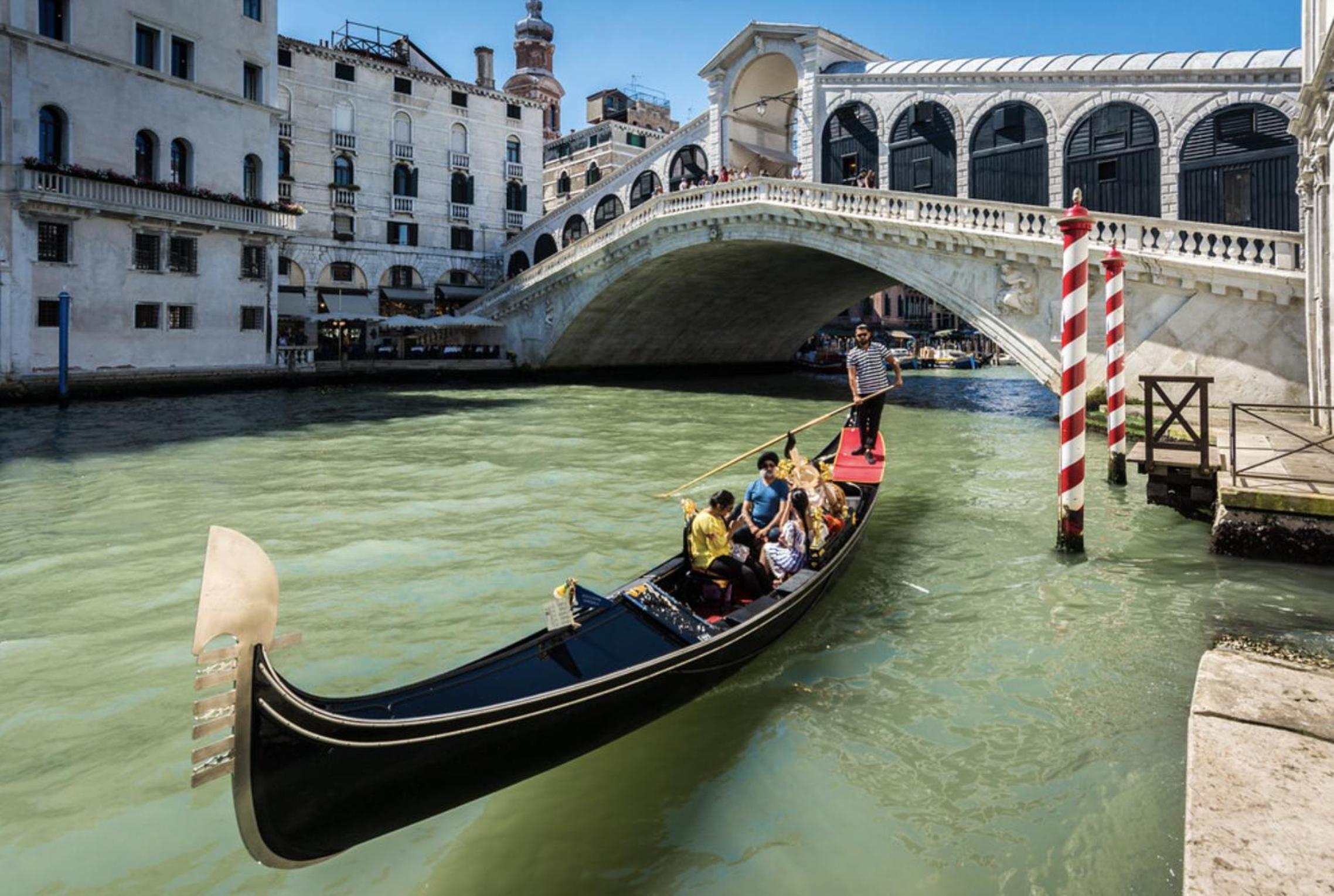 CA ZULIAN amazing canal view apartment
