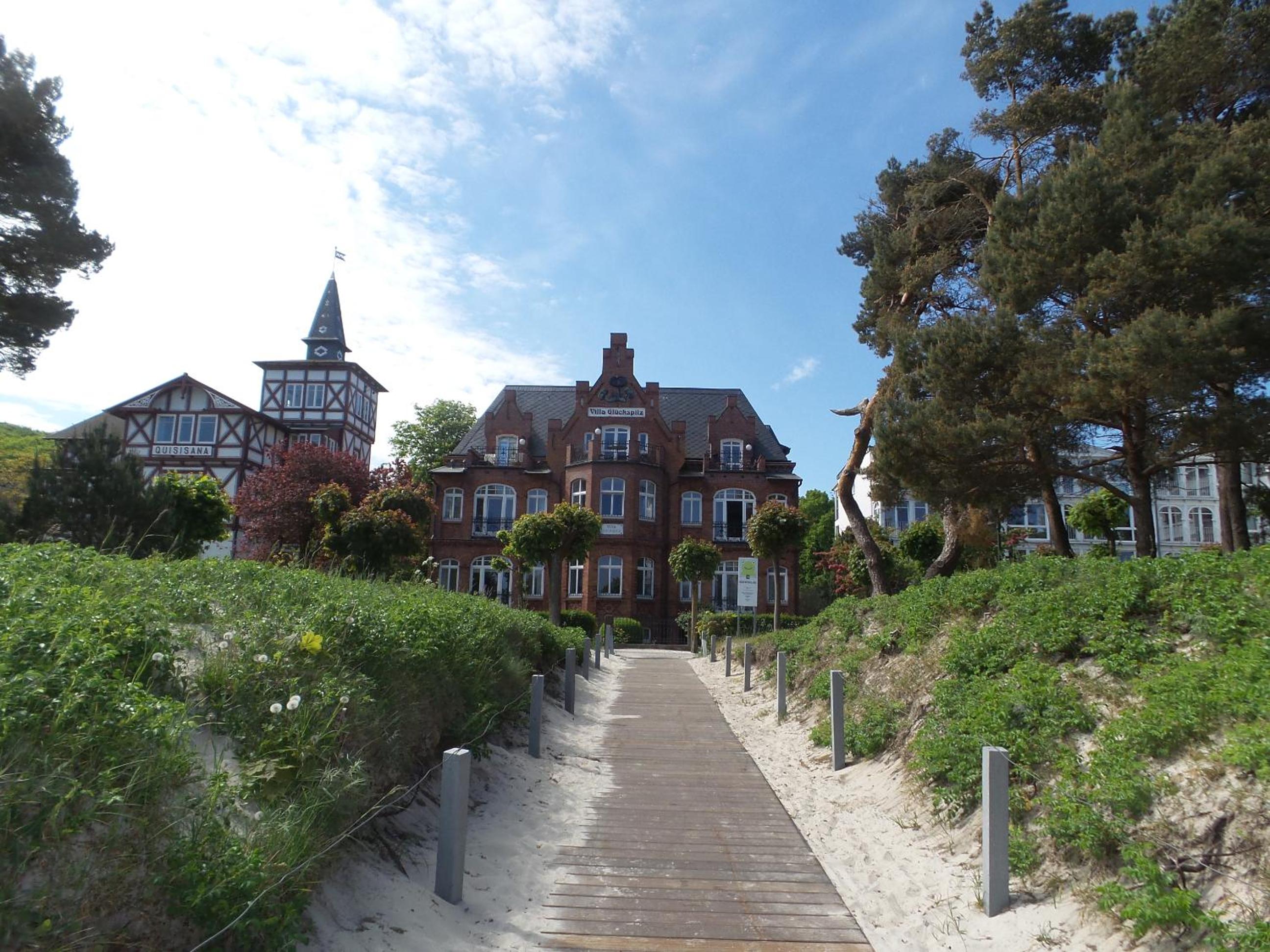 FeWo direkt am Strand mit Meerblick und Balkon,Villa Glückspilz, Binz