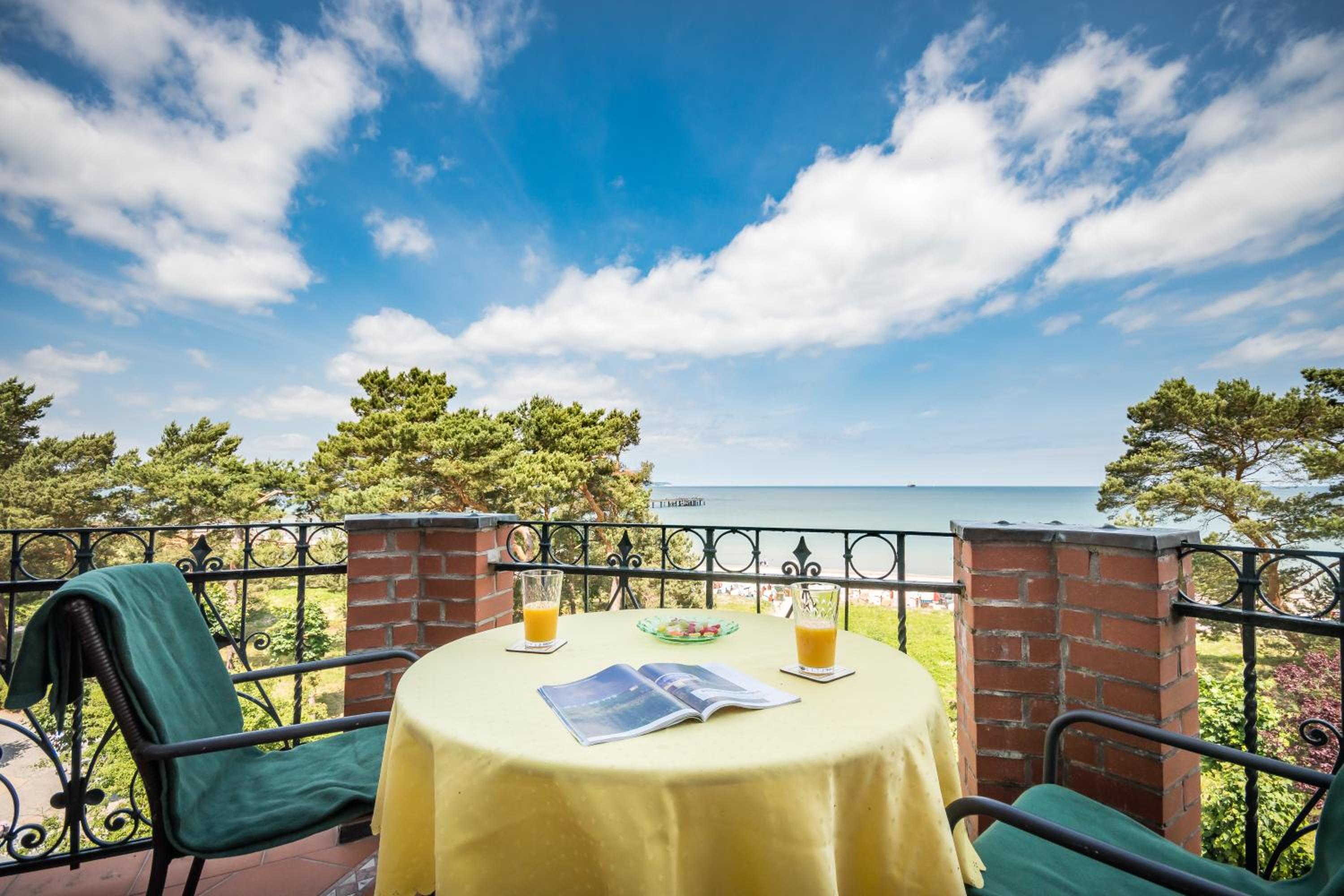 FeWo direkt am Strand mit Meerblick und Balkon,Villa Glückspilz, Binz