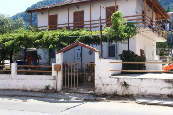 Nona's Guest House Corfu Βenitses view 3