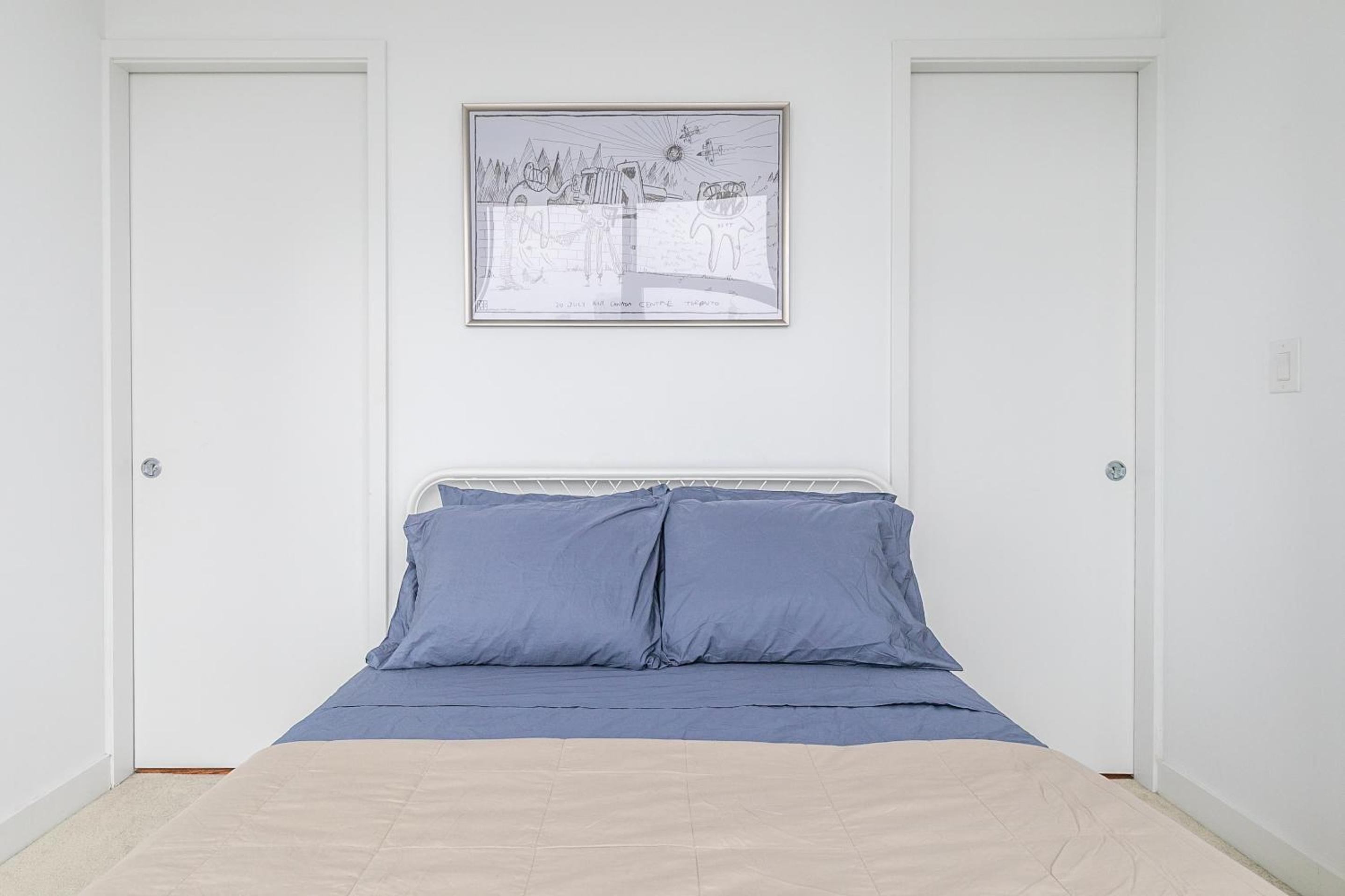 Luxury Corner Suite - Entertainment District