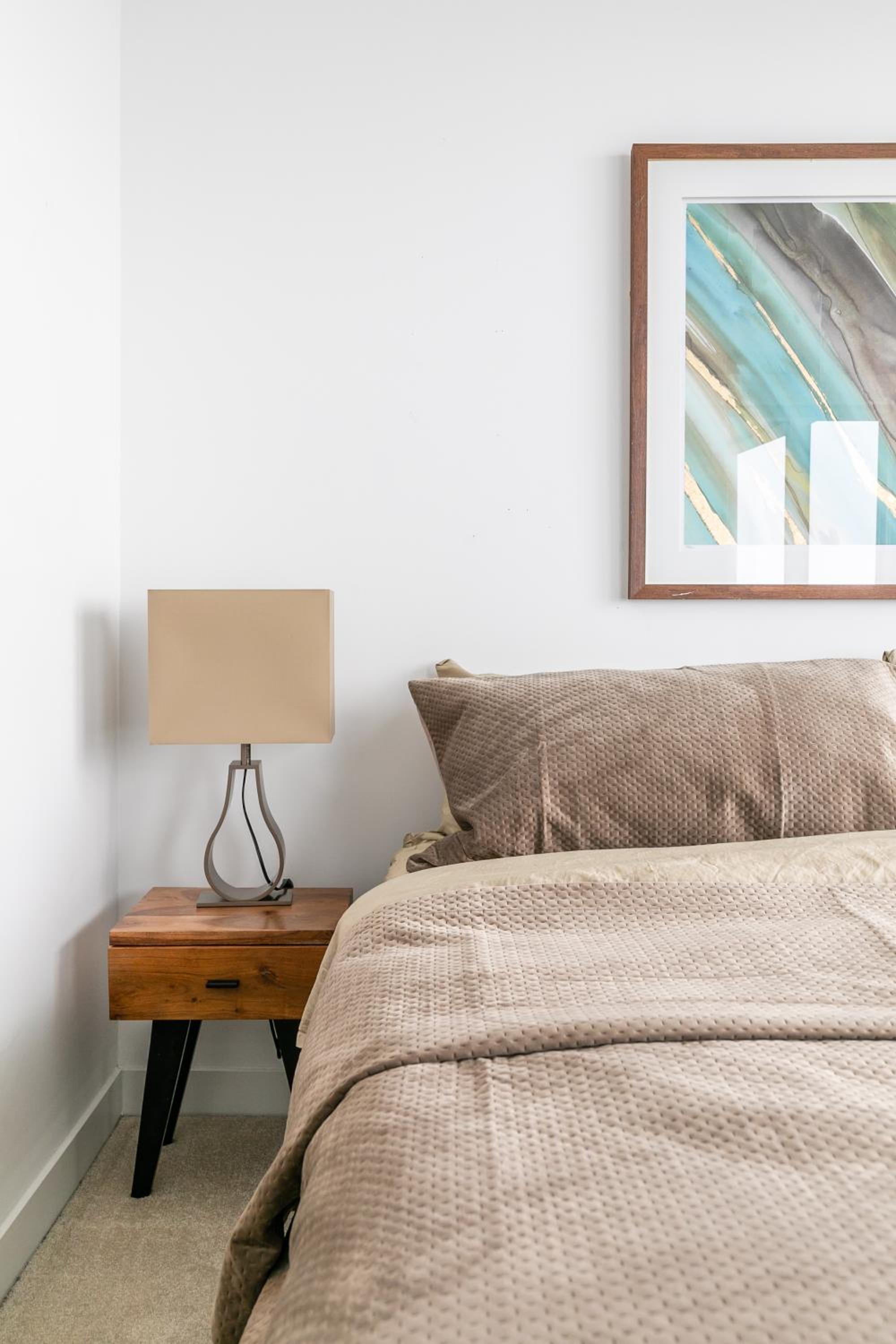 Luxury Corner Suite - Entertainment District