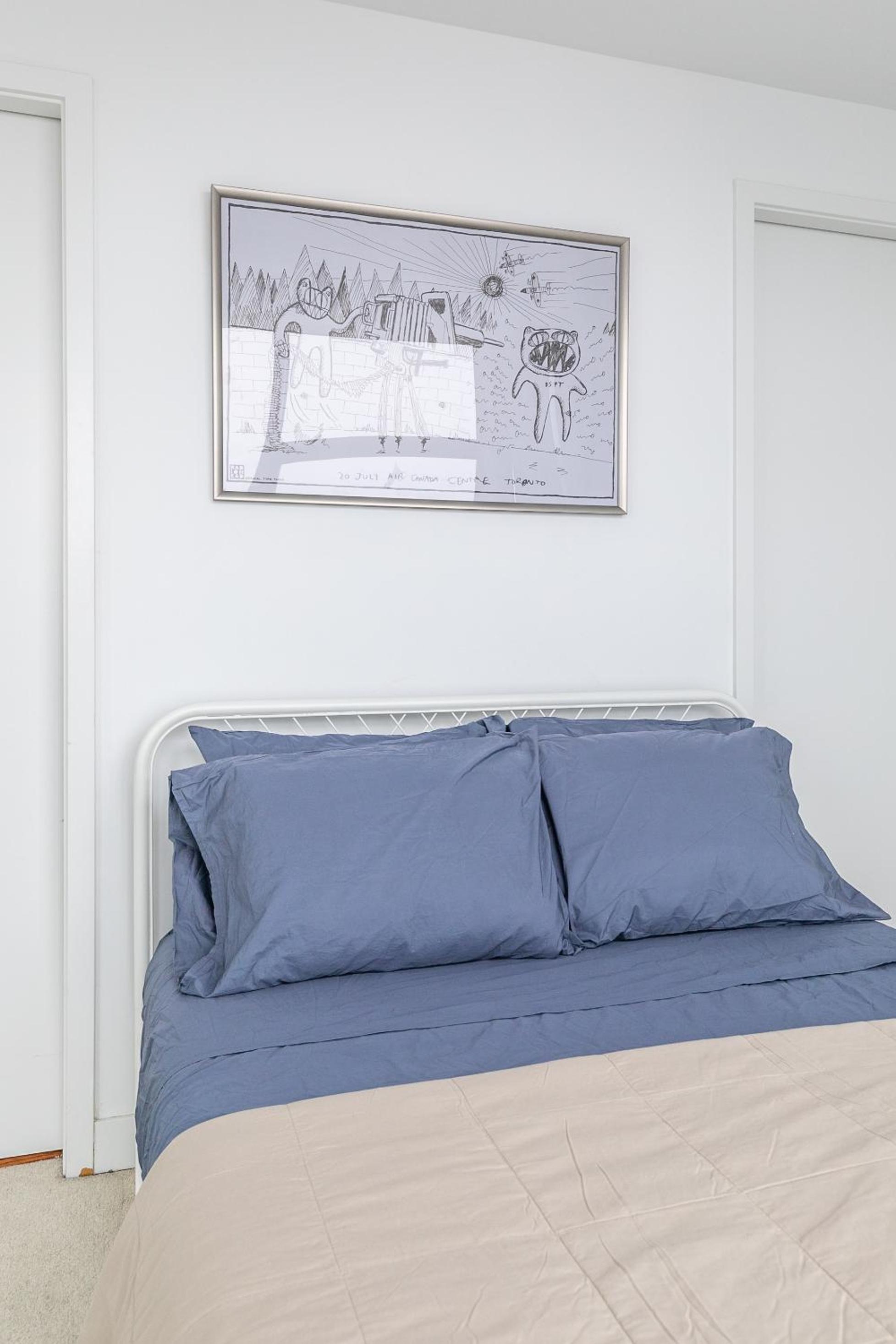 Luxury Corner Suite - Entertainment District