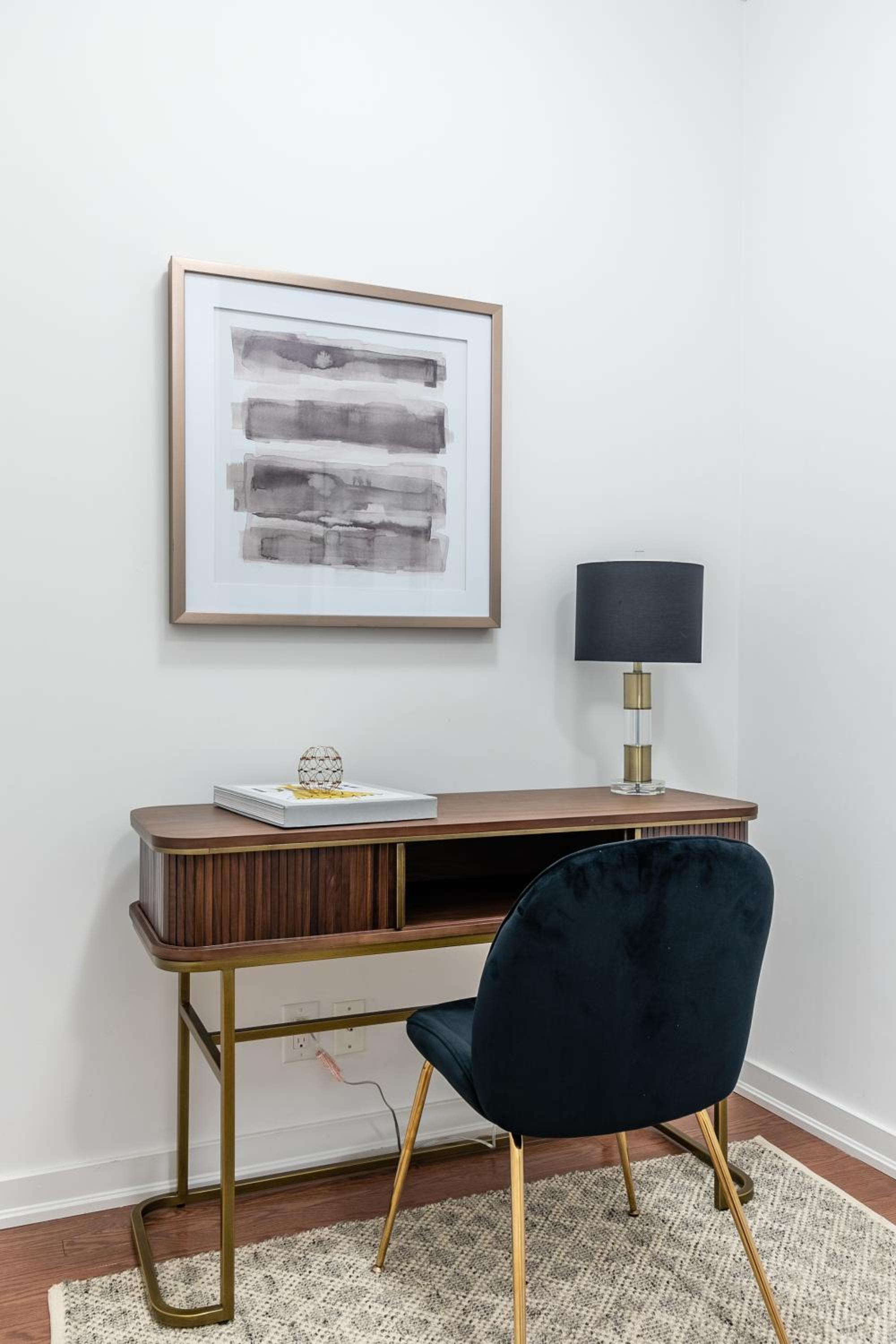 Luxury Corner Suite - Entertainment District