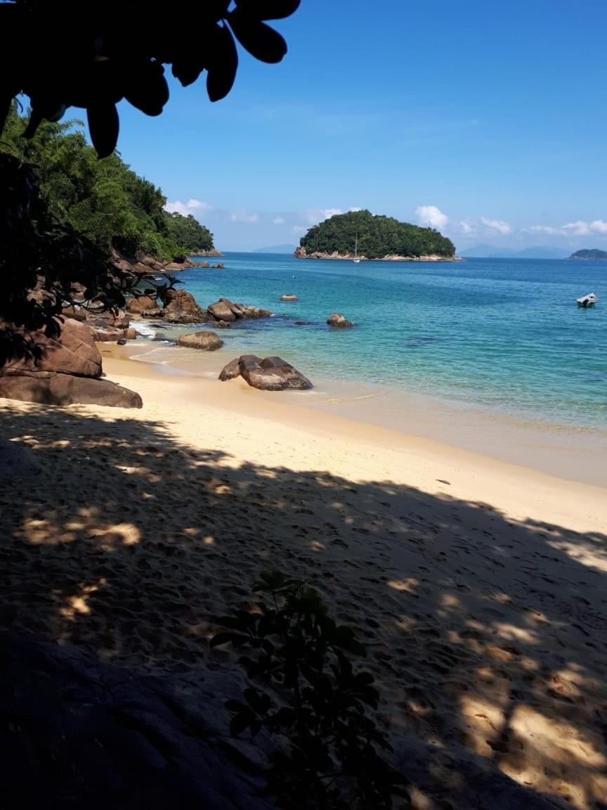 Apartamento com churrasqueira praia Maranduba Ubatuba