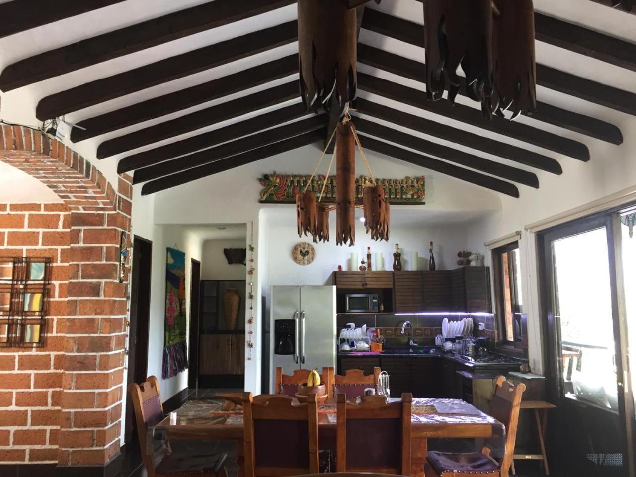 CASA CAMPESTRE MONTECARLO Guatapé- desayuno a pareja