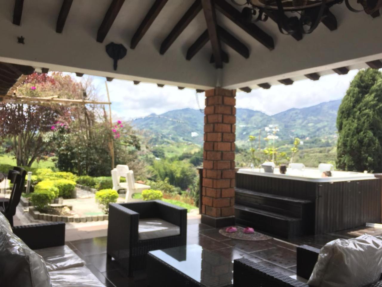 CASA CAMPESTRE MONTECARLO Guatapé- desayuno a pareja