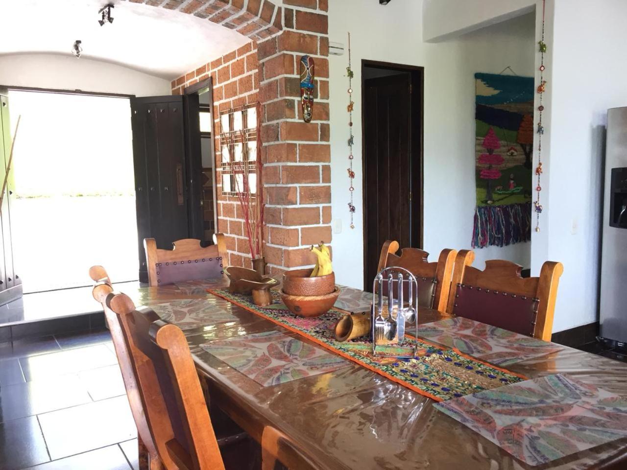 CASA CAMPESTRE MONTECARLO Guatapé- desayuno a pareja