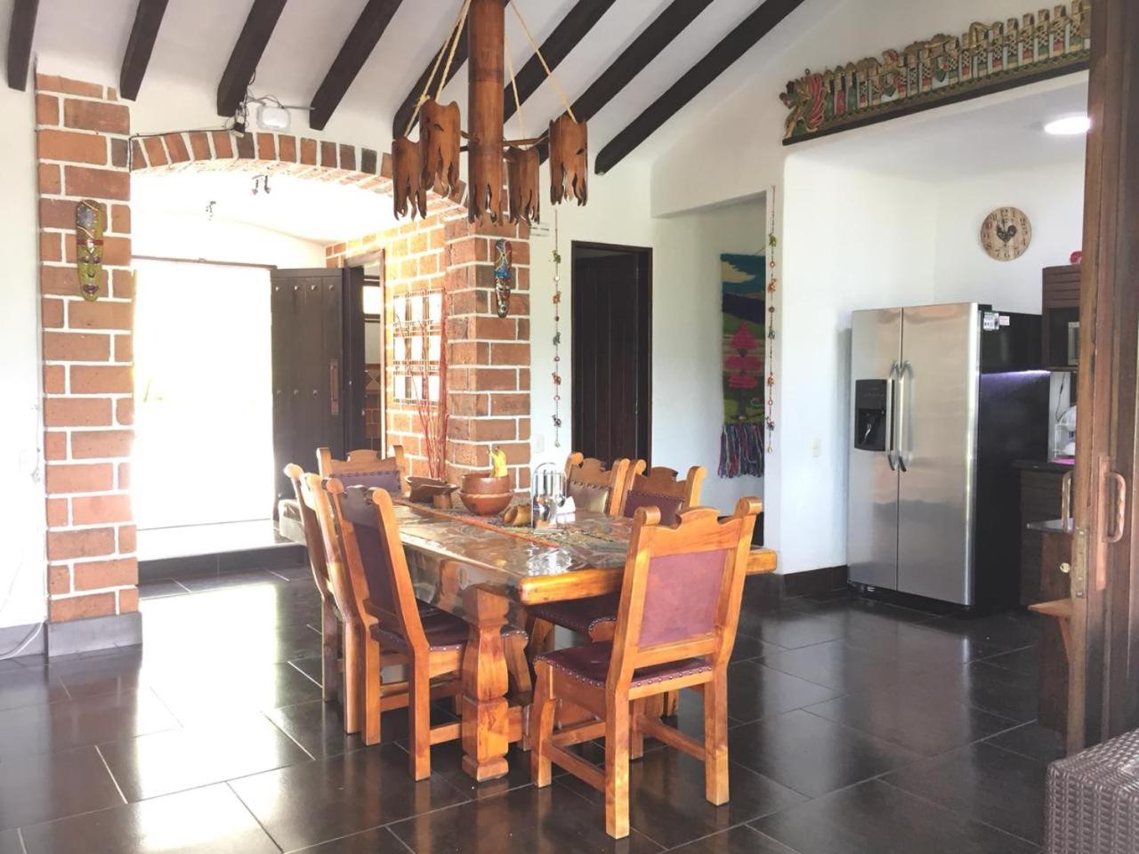 CASA CAMPESTRE MONTECARLO Guatapé- desayuno a pareja