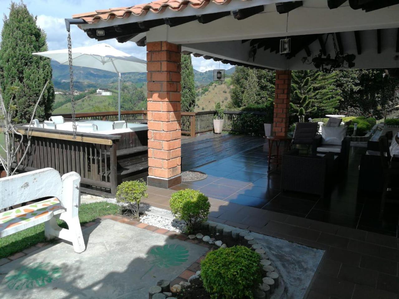 CASA CAMPESTRE MONTECARLO Guatapé- desayuno a pareja