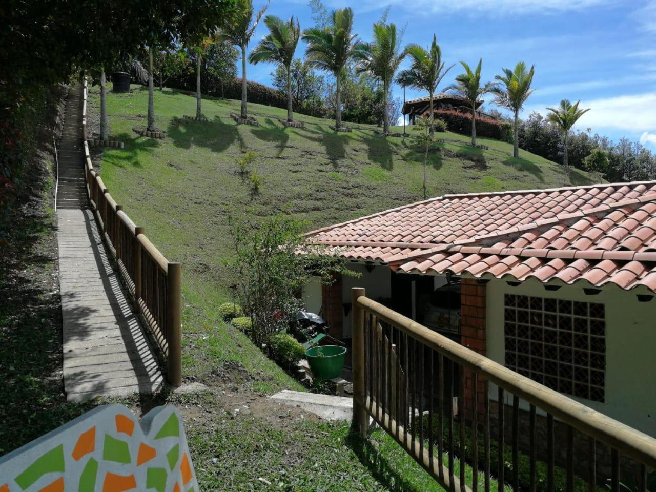 CASA CAMPESTRE MONTECARLO Guatapé- desayuno a pareja