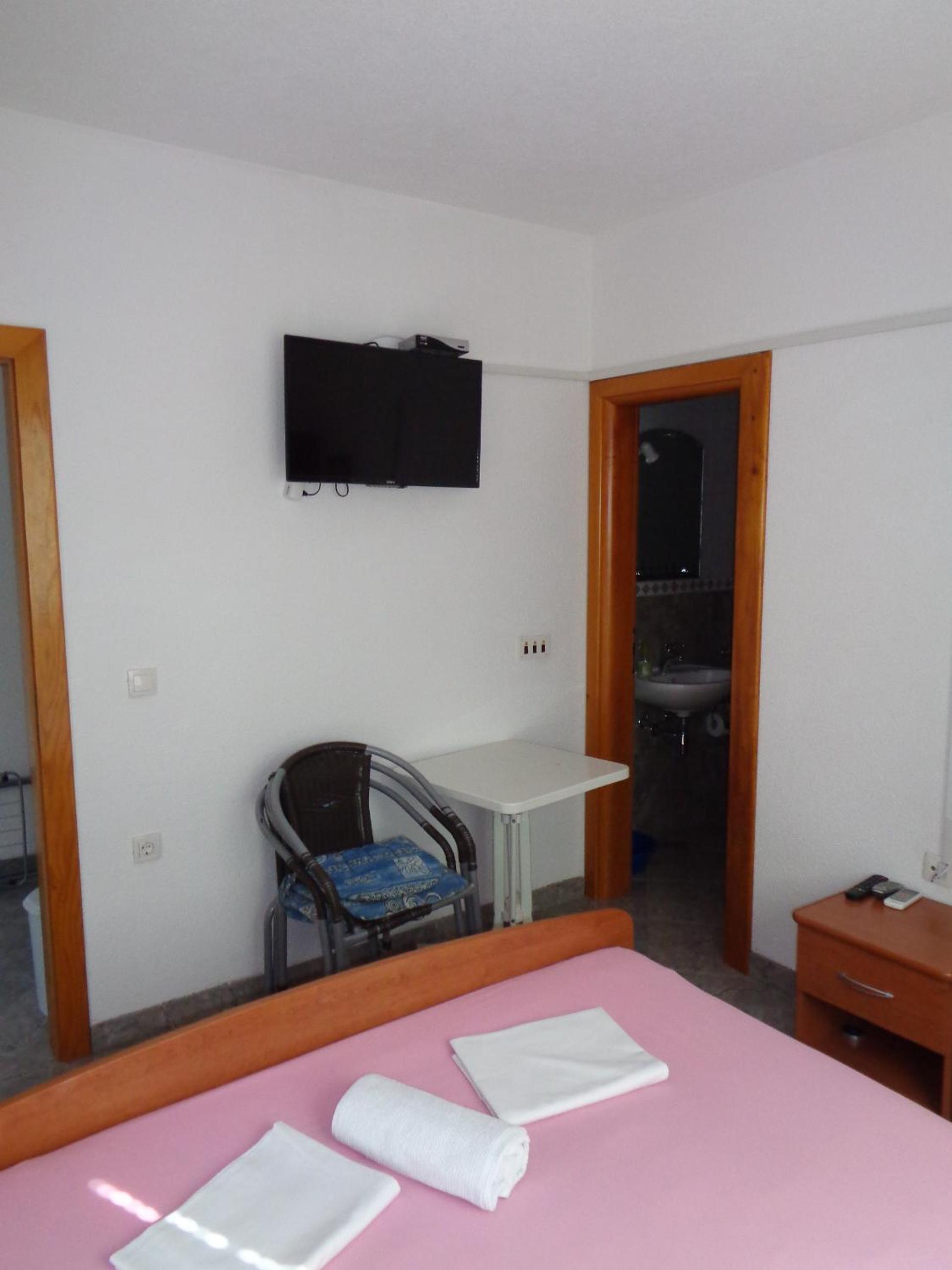 Photo 8