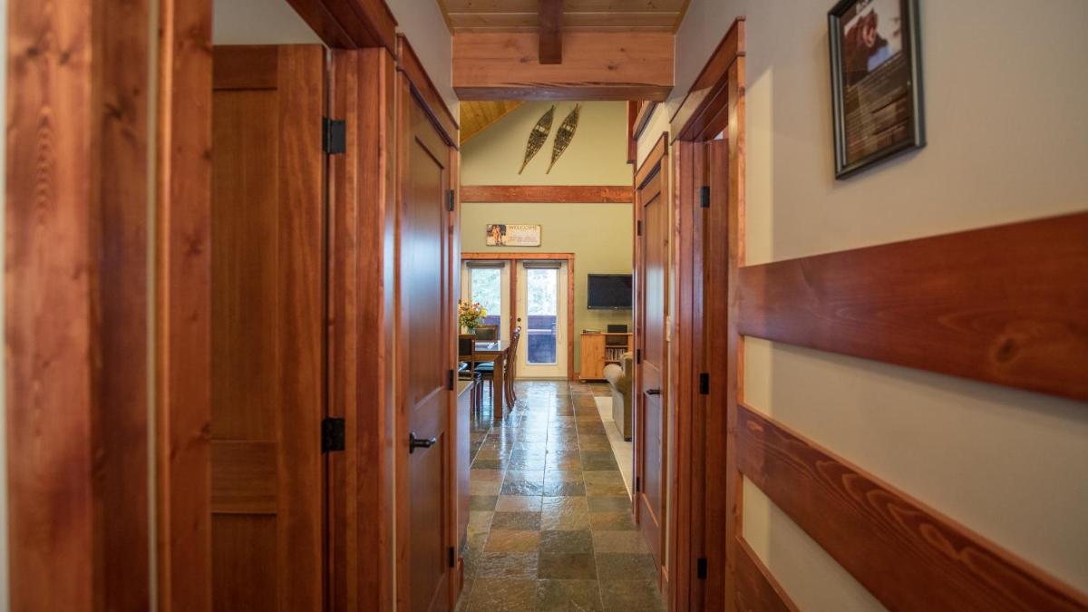 Golden Vacations - Cedar House Restaurant  Chalets - Property Image 95