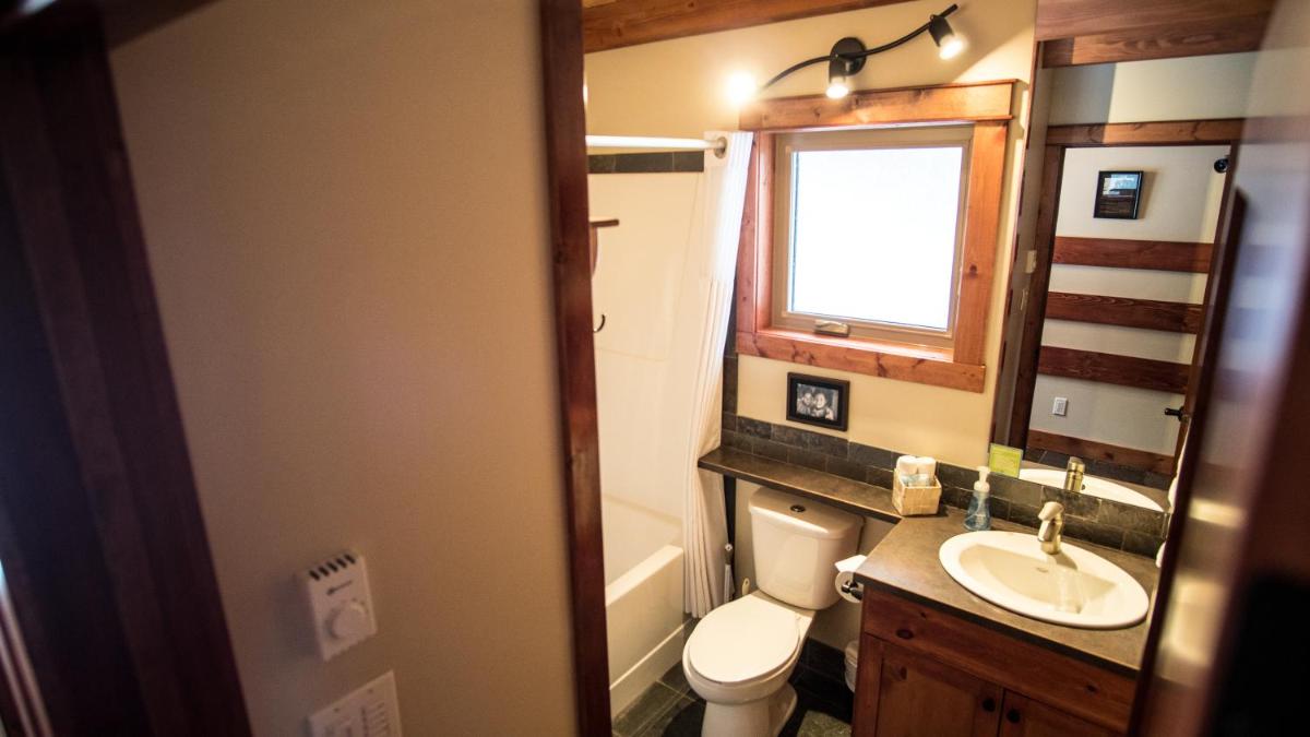 Golden Vacations - Cedar House Restaurant  Chalets - Property Image 92