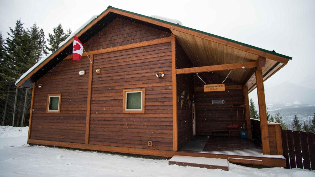 Golden Vacations - Cedar House Restaurant  Chalets - Property Image 12