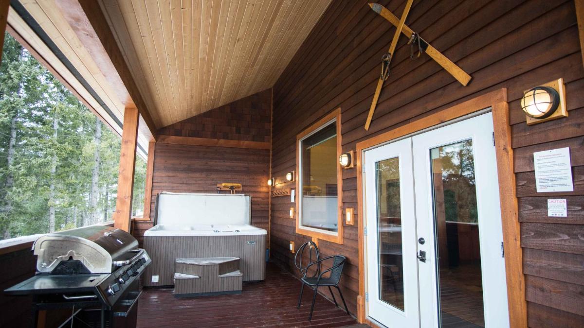 Golden Vacations - Cedar House Restaurant  Chalets - Property Image 57