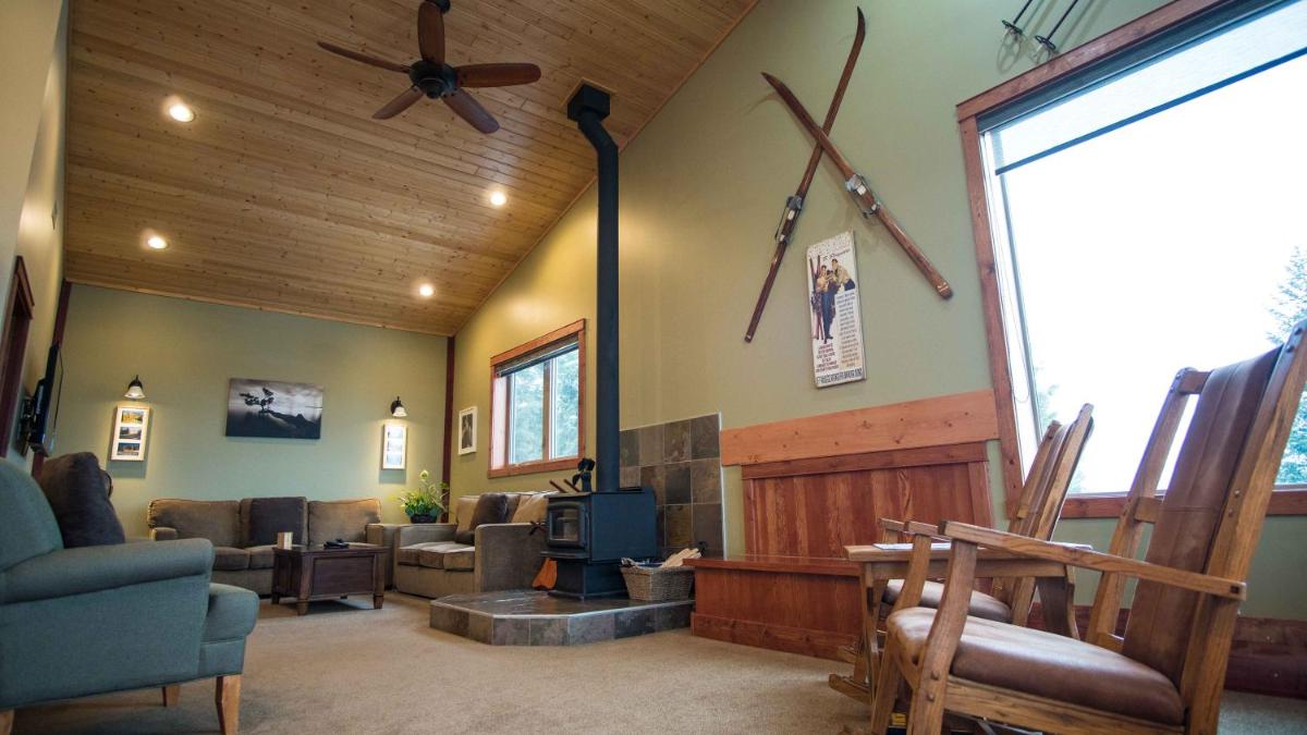 Golden Vacations - Cedar House Restaurant  Chalets - Property Image 15